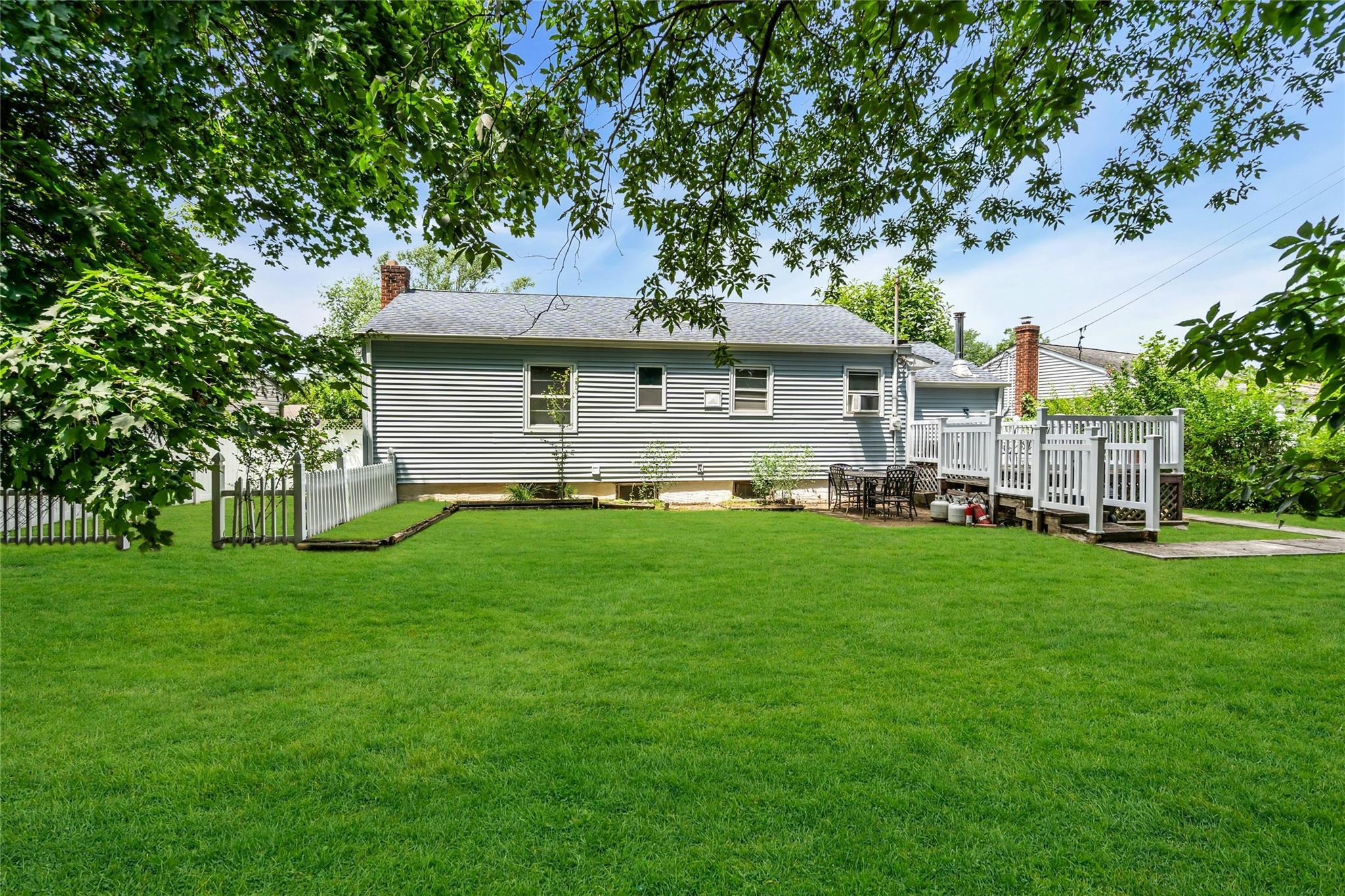 Single Family Robert  Suffolk County, NY 11743, MLS-887816-24