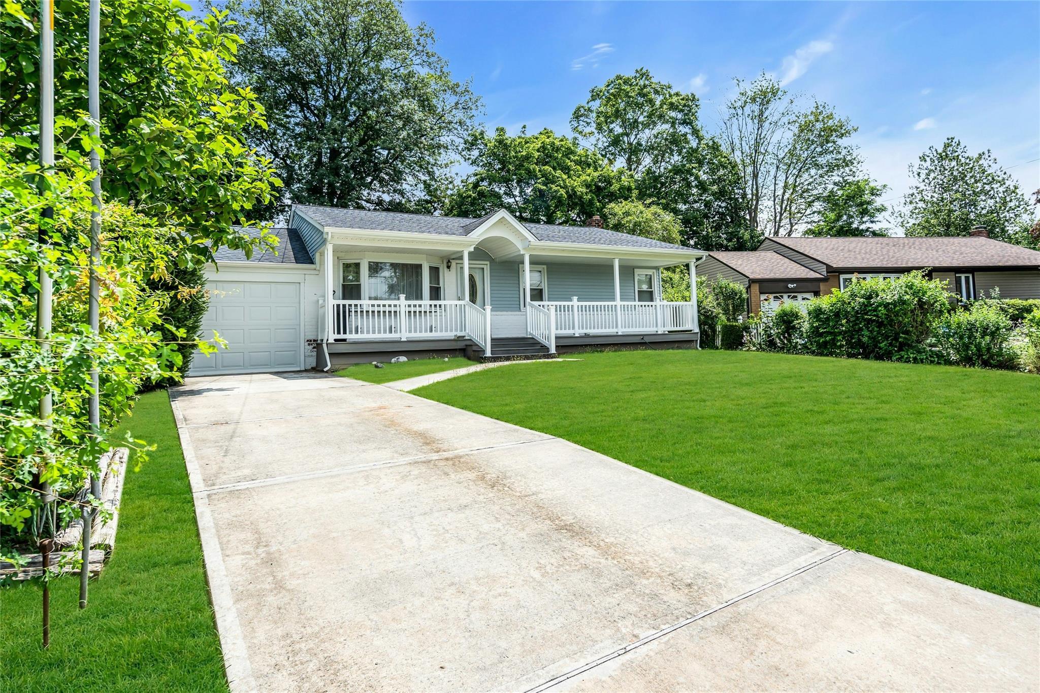 Single Family Robert  Suffolk County, NY 11743, MLS-887816-3