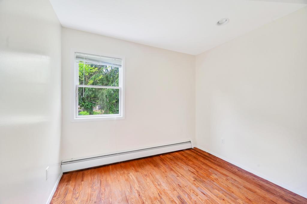 Single Family Woods Nassau County, NY 11576, MLS-887819-24