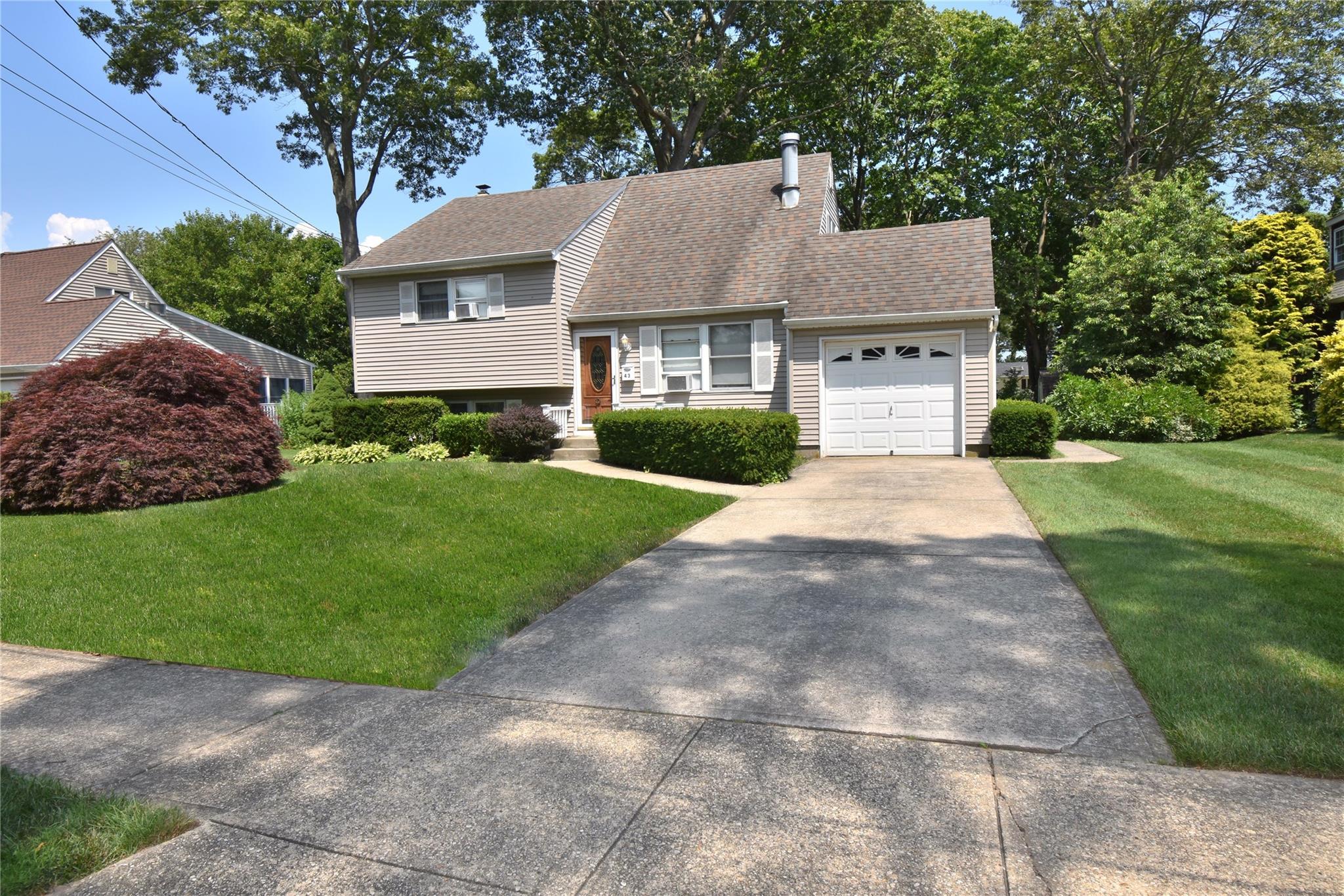Single Family Circuit  Suffolk County, NY 11713, MLS-887852-2