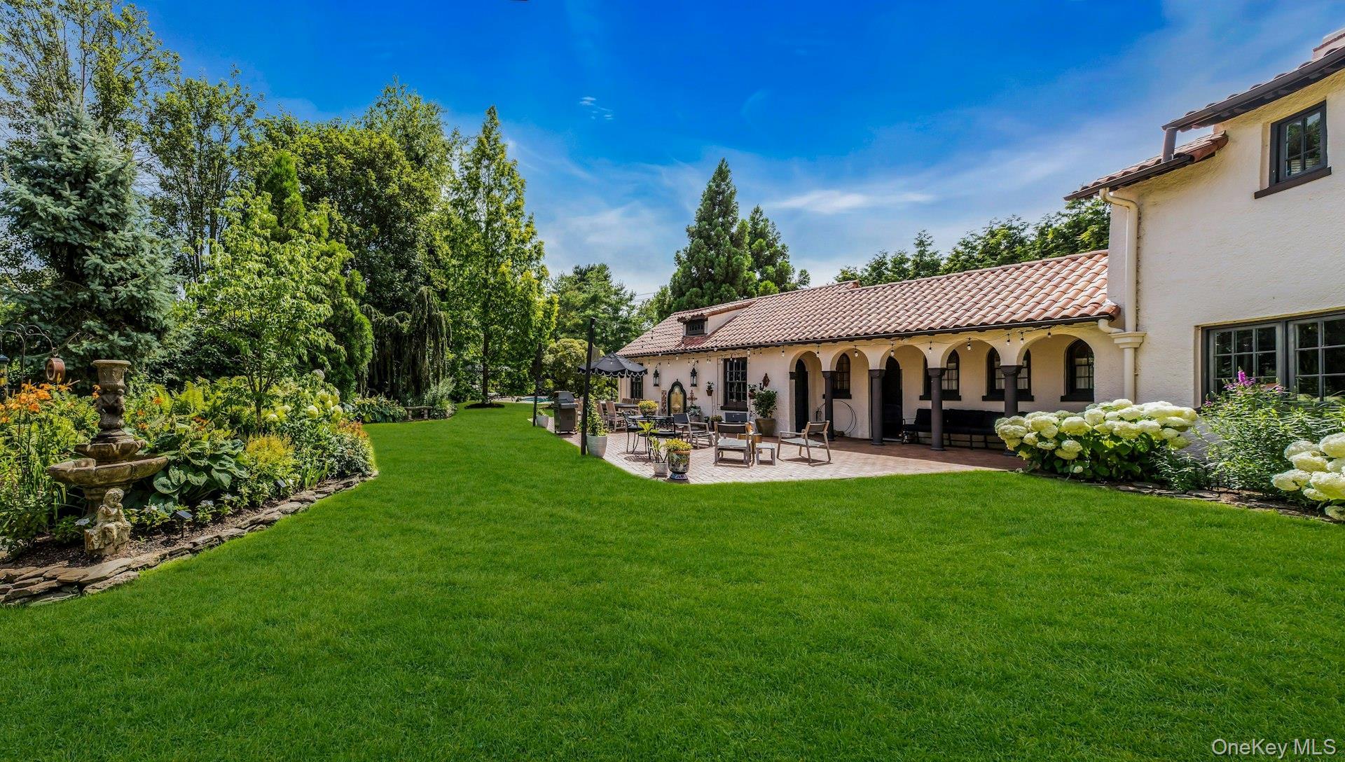 Single Family Lakeview Suffolk County, NY 11718, MLS-887887-11