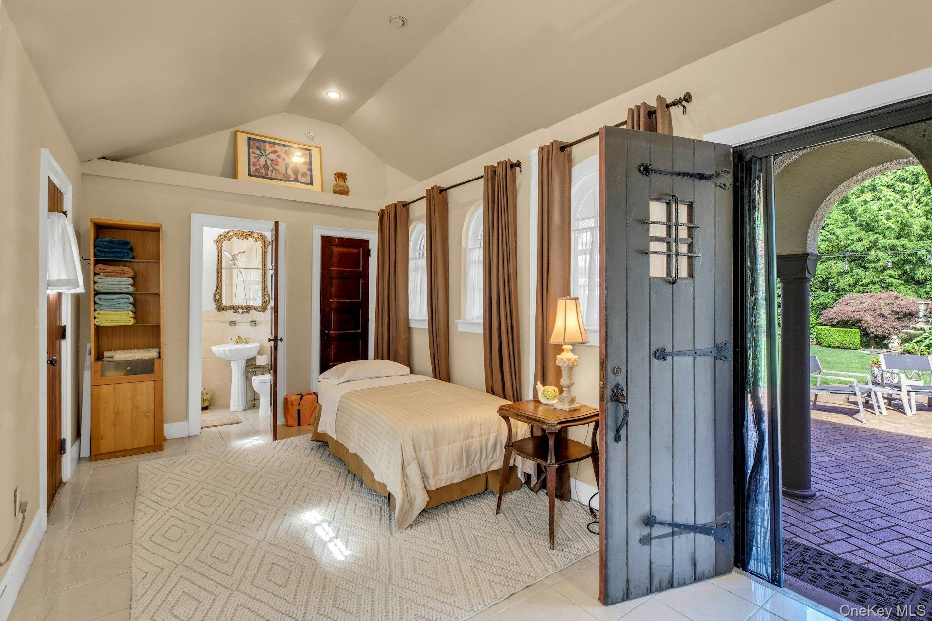 Single Family Lakeview Suffolk County, NY 11718, MLS-887887-35