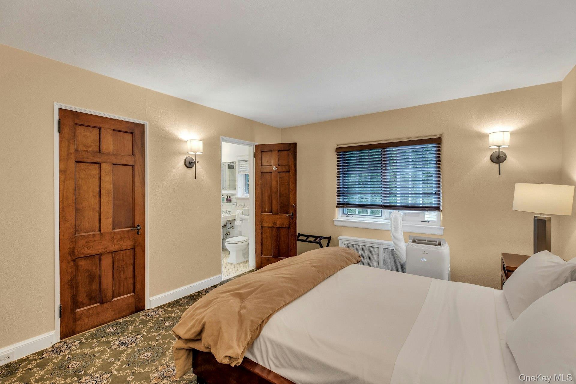 Single Family Lakeview Suffolk County, NY 11718, MLS-887887-42