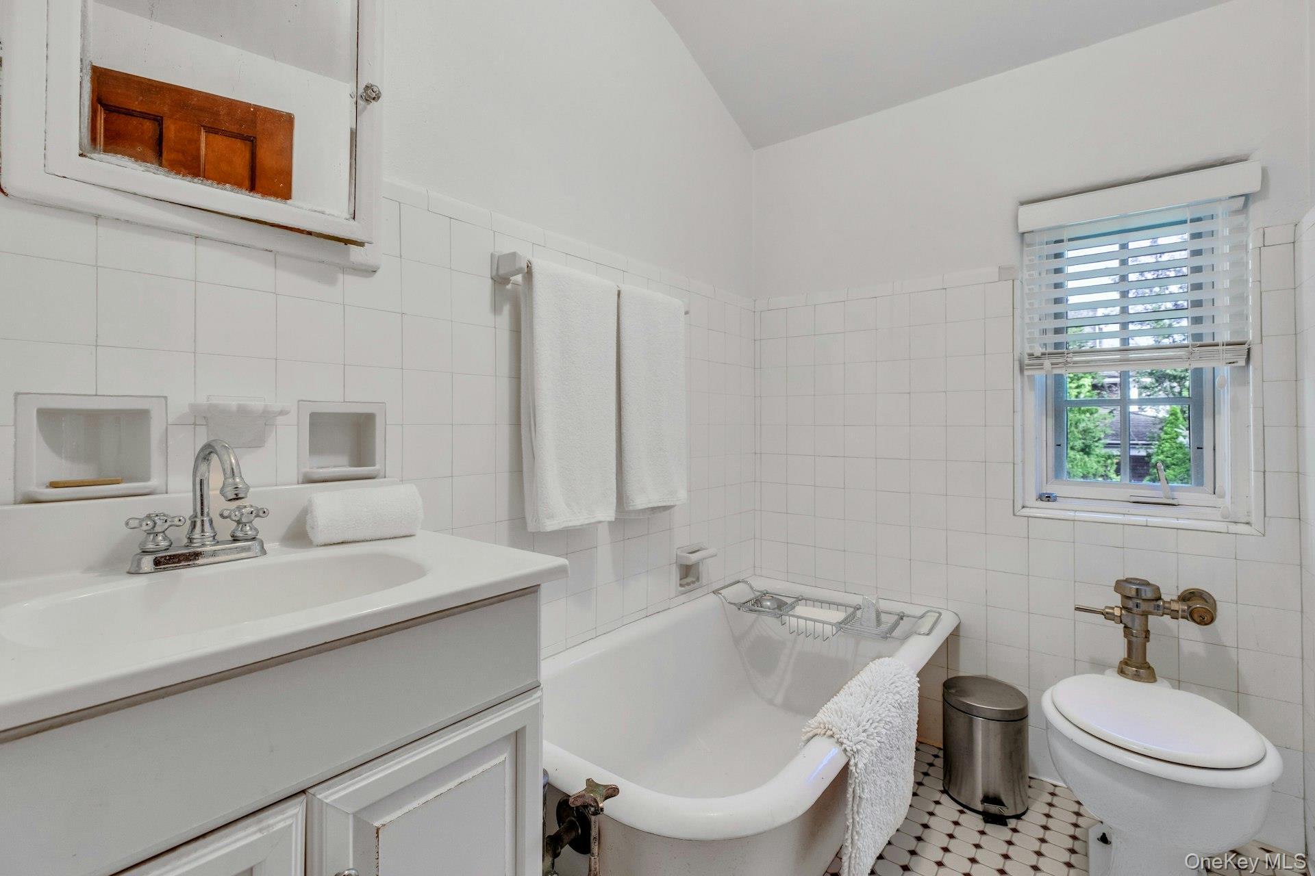 Single Family Lakeview Suffolk County, NY 11718, MLS-887887-46