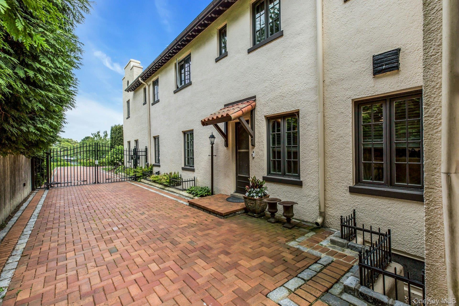 Single Family Lakeview Suffolk County, NY 11718, MLS-887887-47