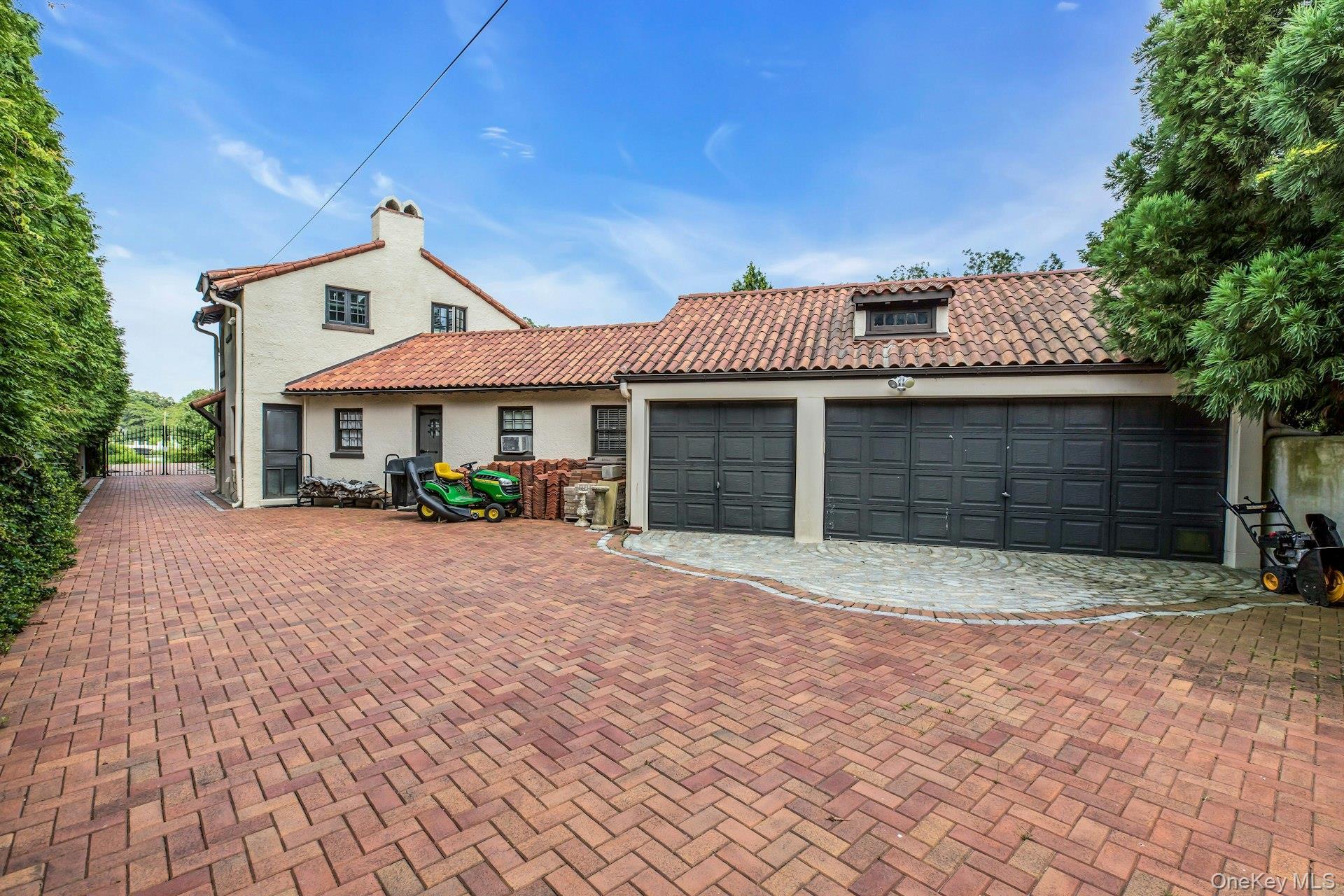 Single Family Lakeview Suffolk County, NY 11718, MLS-887887-48