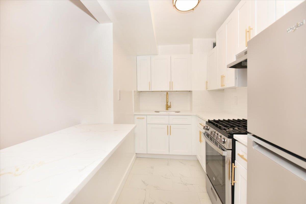 Coop 17th Street  Brooklyn, NY 11226, MLS-887978-16