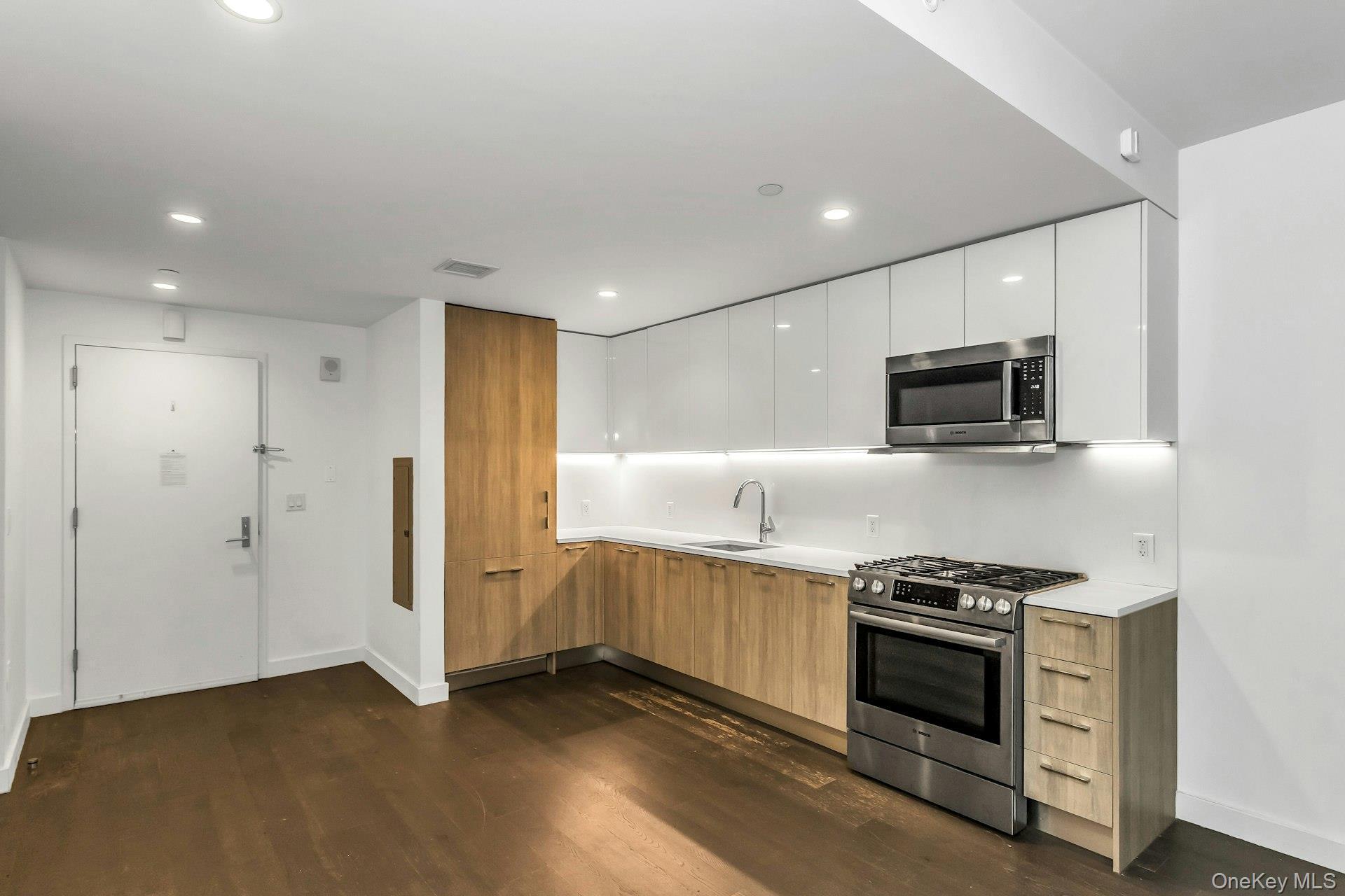 Condo 40th Road Queens, NY 11354, MLS-887987-5