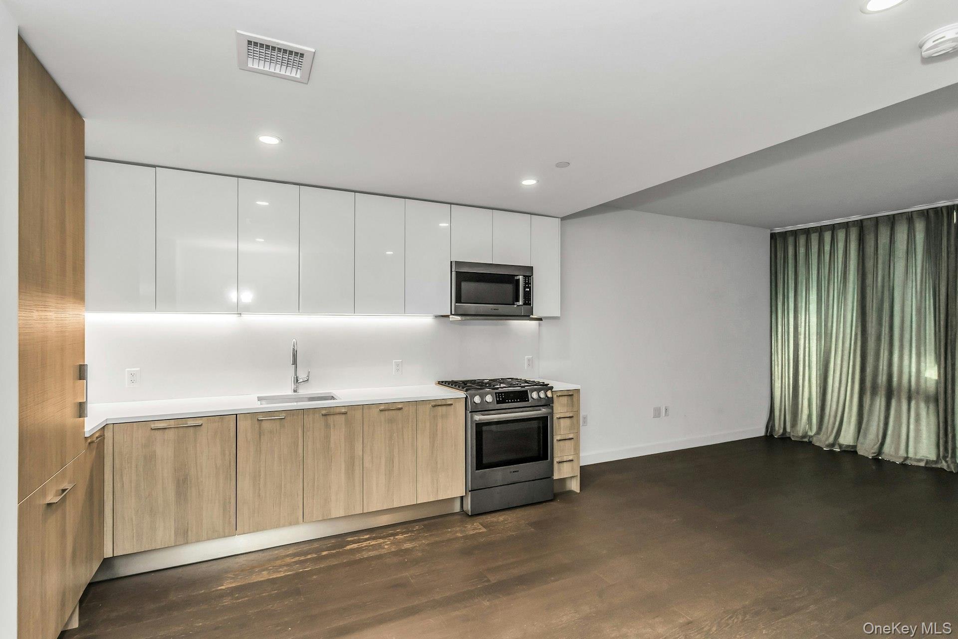 Condo 40th Road Queens, NY 11354, MLS-887987-6