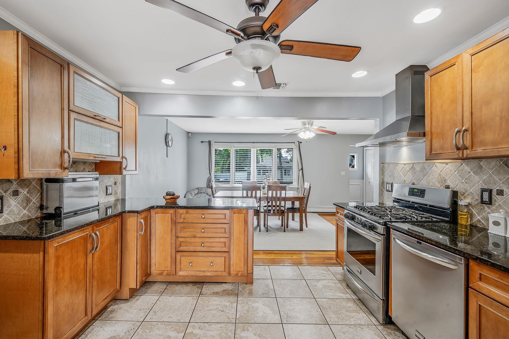 Single Family Ranch  Suffolk County, NY 11967, MLS-888095-10