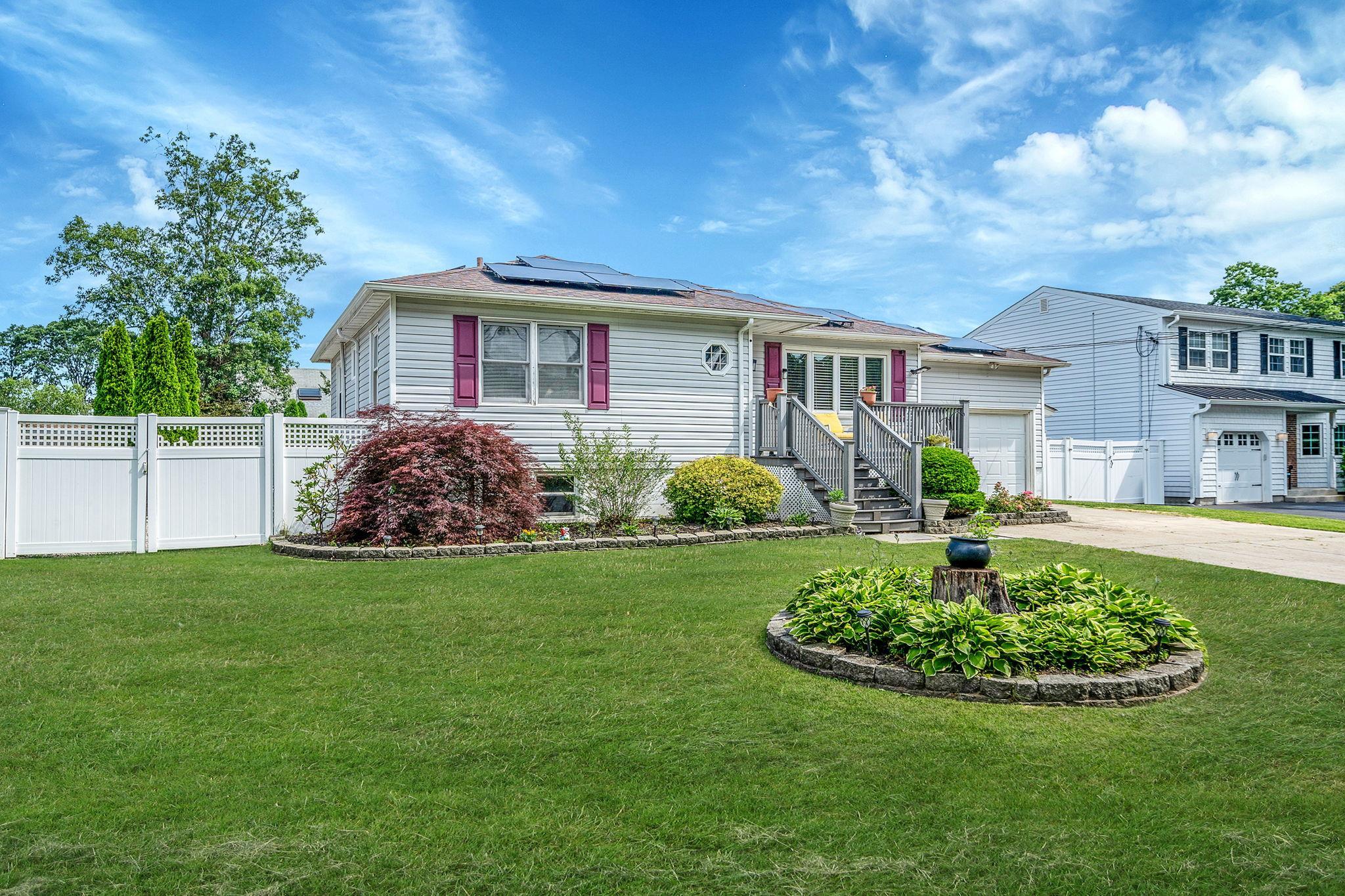 Single Family Ranch  Suffolk County, NY 11967, MLS-888095-3