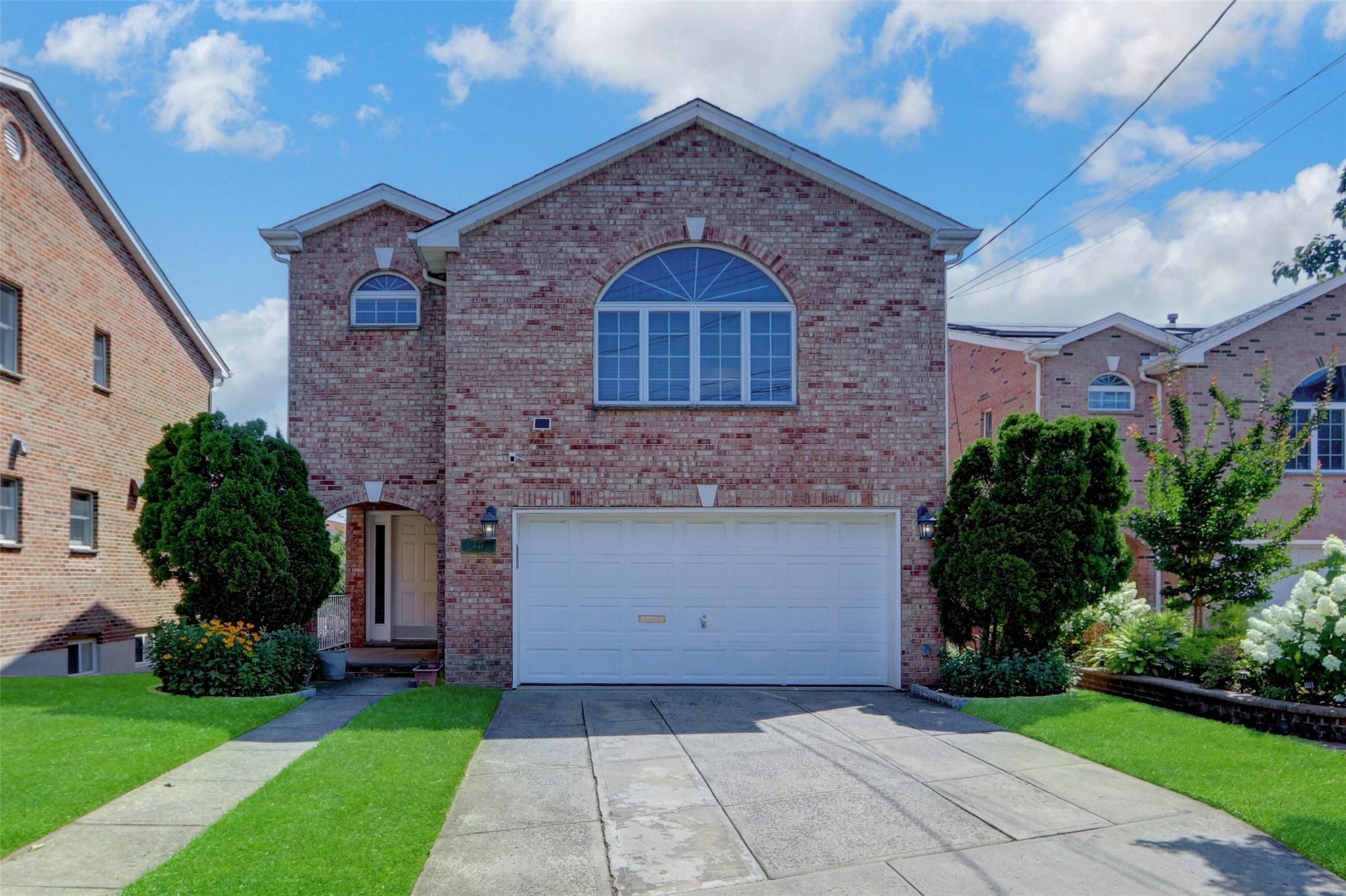 Single Family Cresthaven  Queens, NY 11357, MLS-888106-2