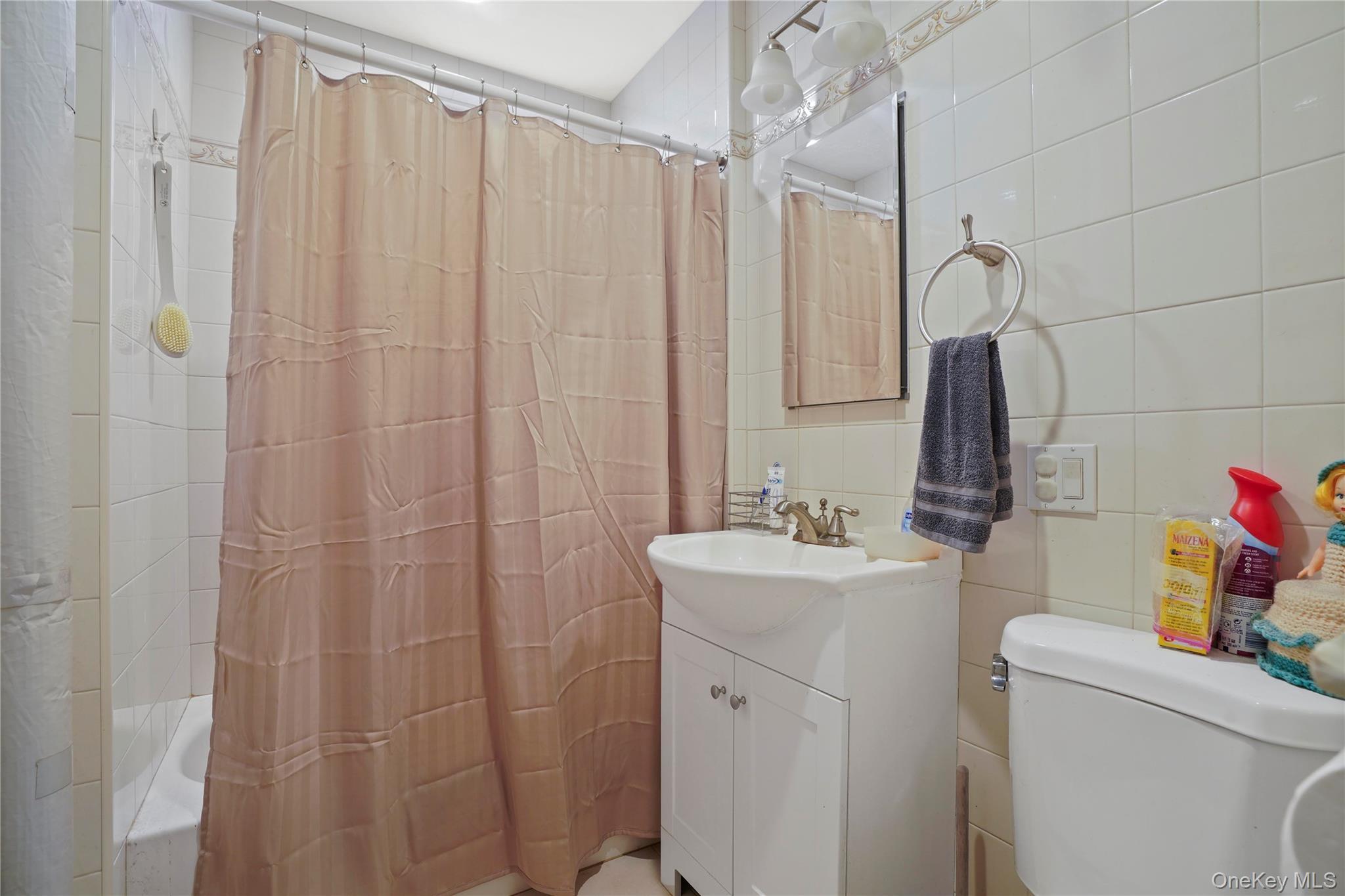 Single Family Putnam Queens, NY 11385, MLS-888227-20