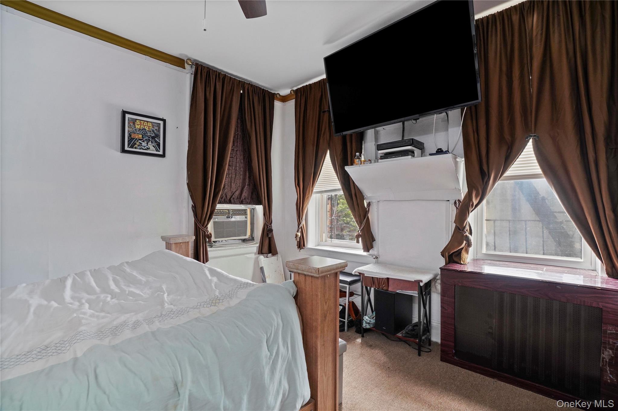 Single Family Putnam Queens, NY 11385, MLS-888227-22