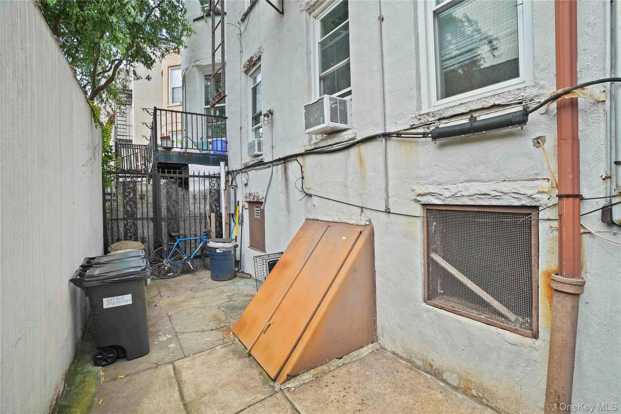 Single Family Putnam Queens, NY 11385, MLS-888227-37