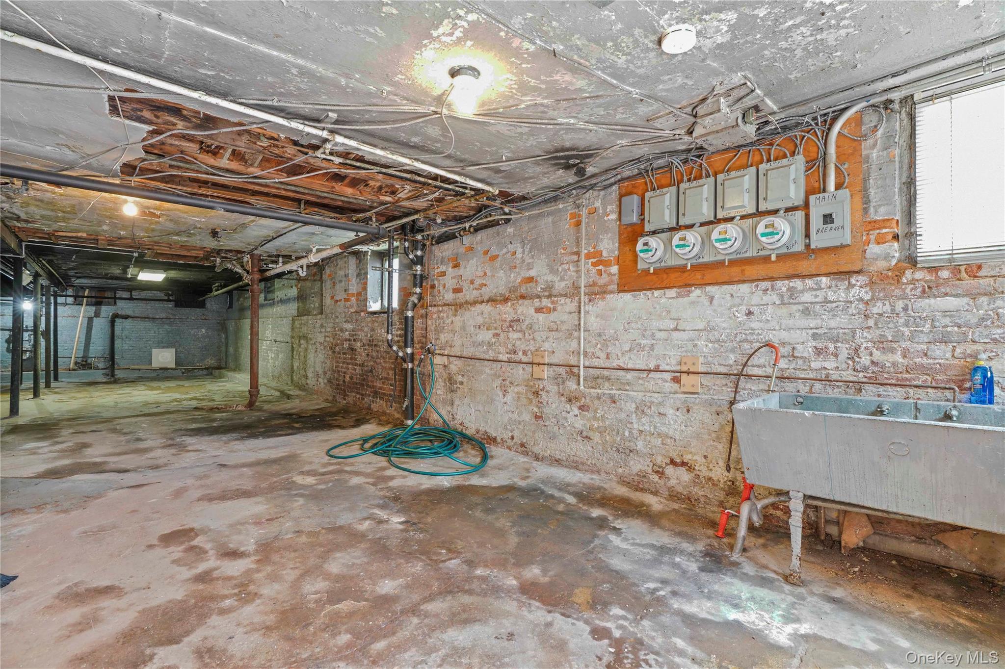 Single Family Putnam Queens, NY 11385, MLS-888227-40