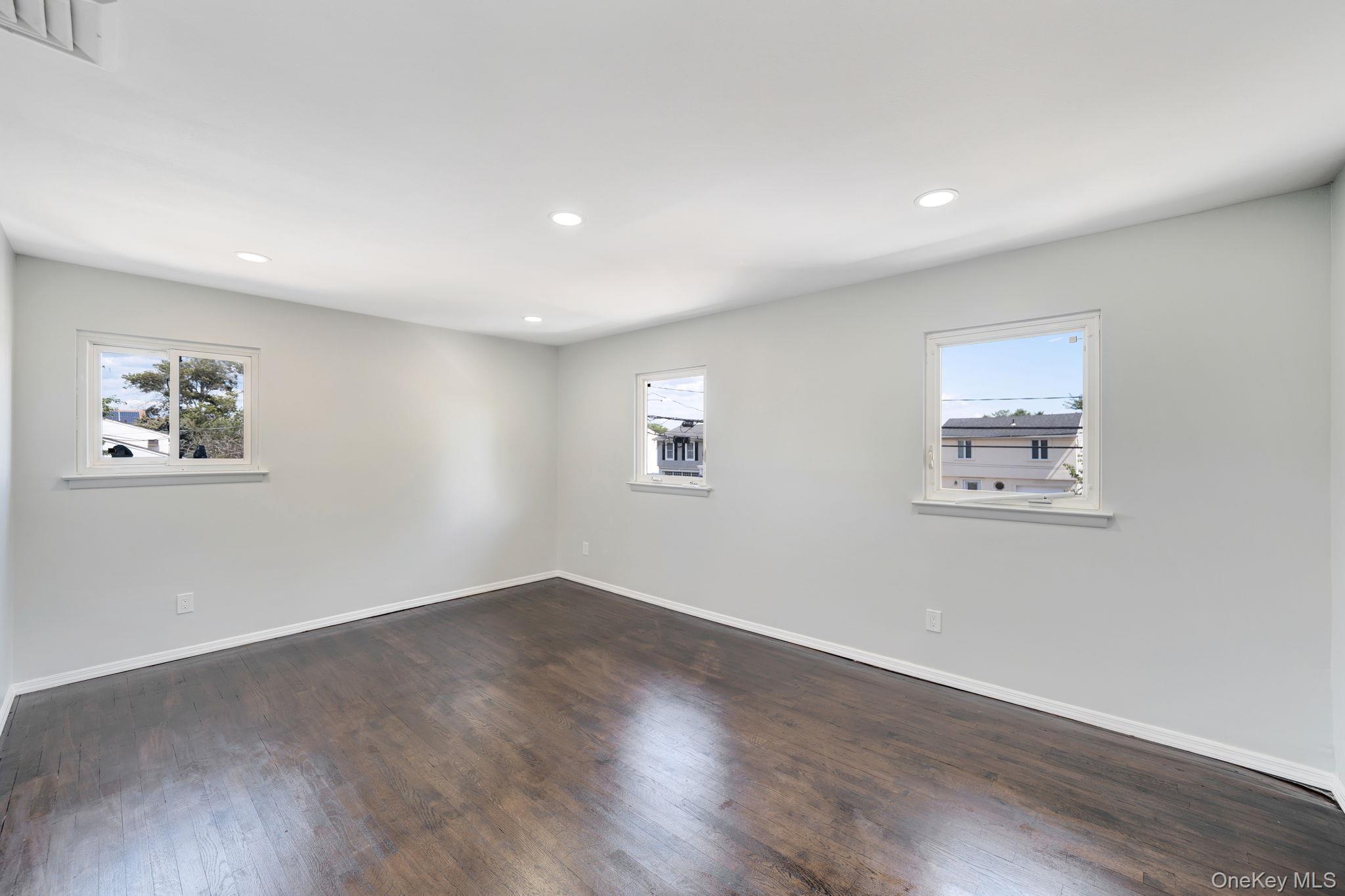 Single Family Susan Nassau County, NY 11710, MLS-888236-10