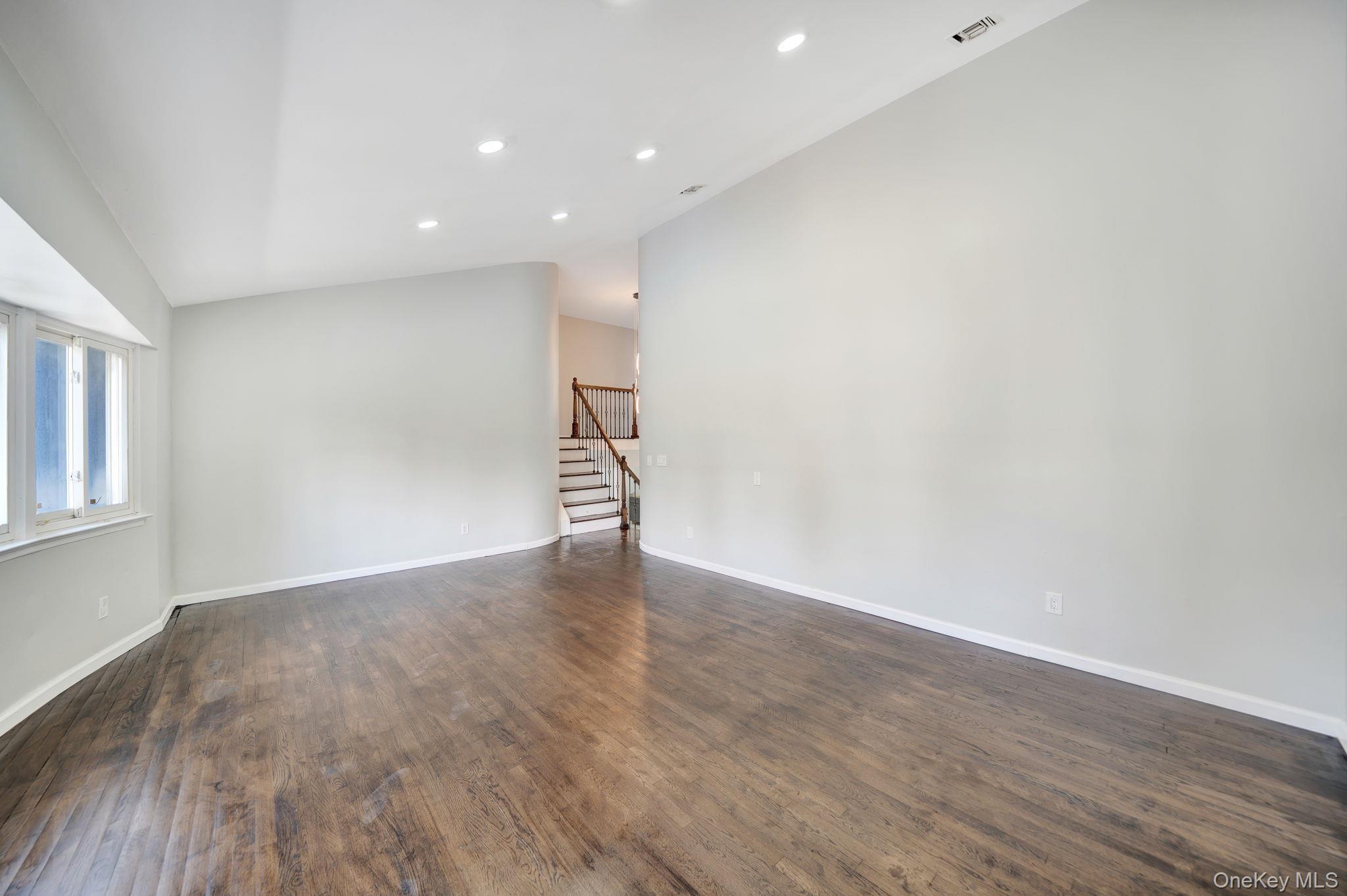 Single Family Susan Nassau County, NY 11710, MLS-888236-12