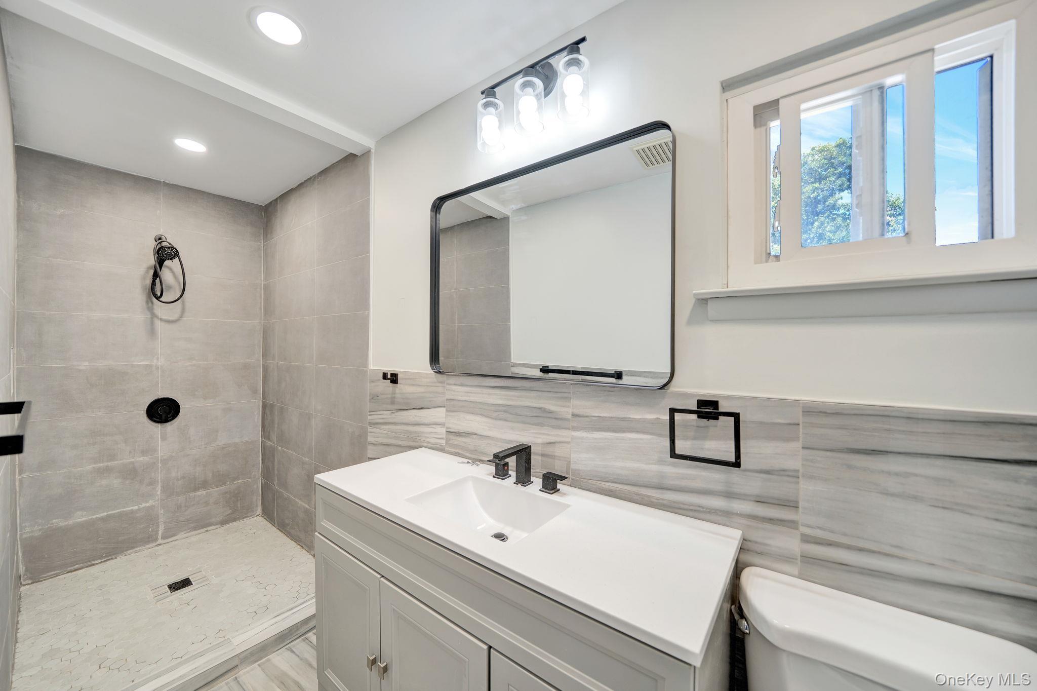 Single Family Susan Nassau County, NY 11710, MLS-888236-15