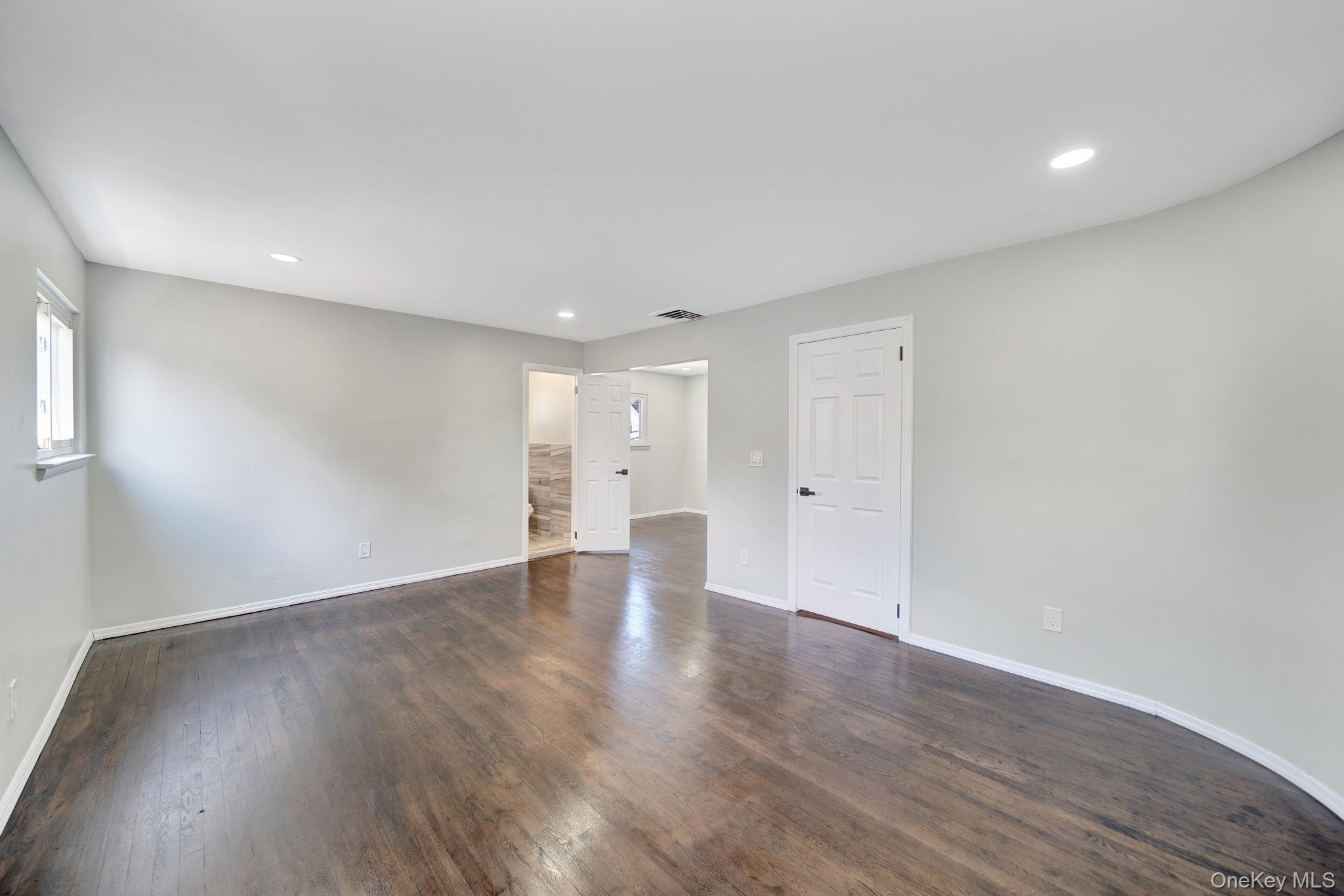 Single Family Susan Nassau County, NY 11710, MLS-888236-16