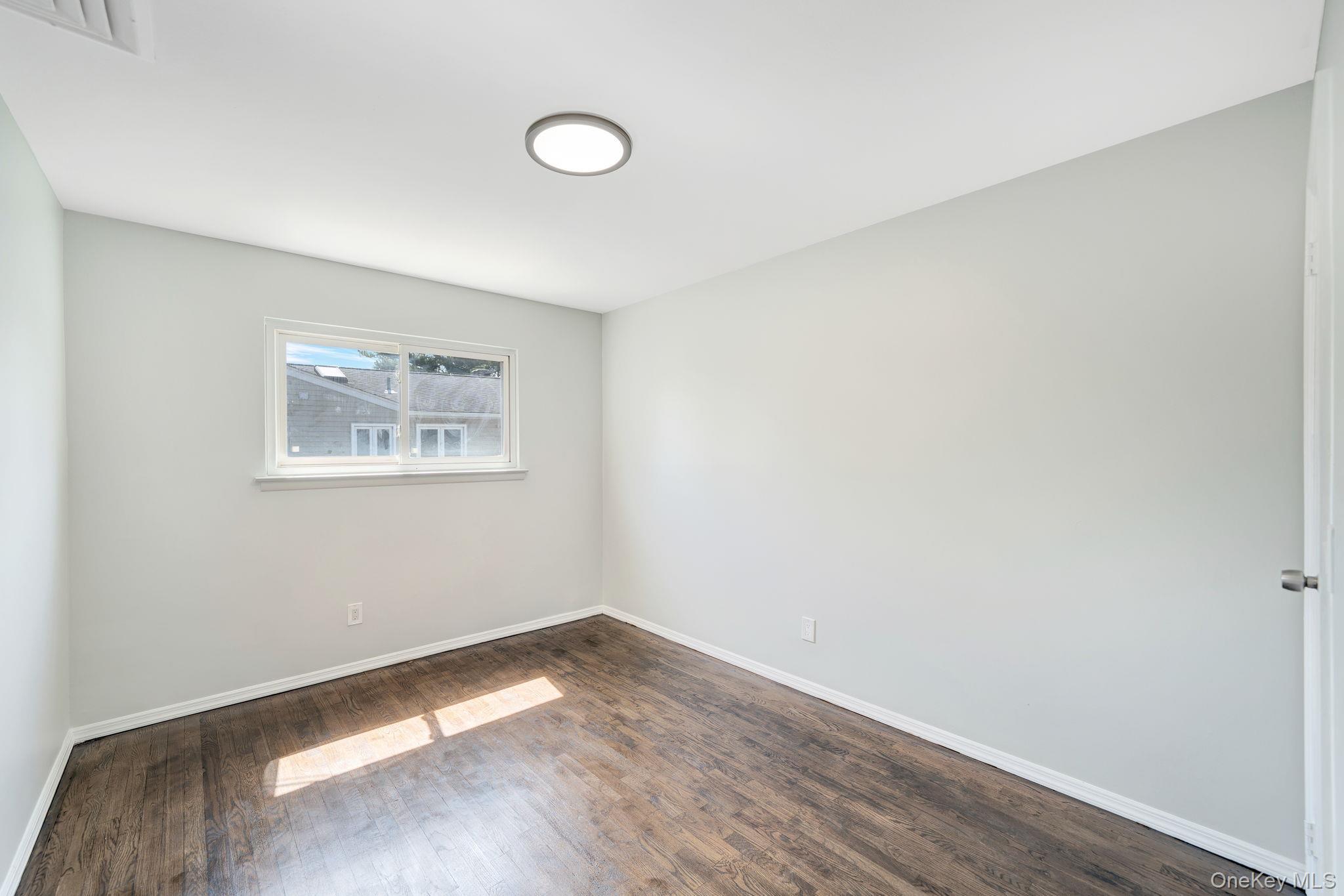 Single Family Susan Nassau County, NY 11710, MLS-888236-21