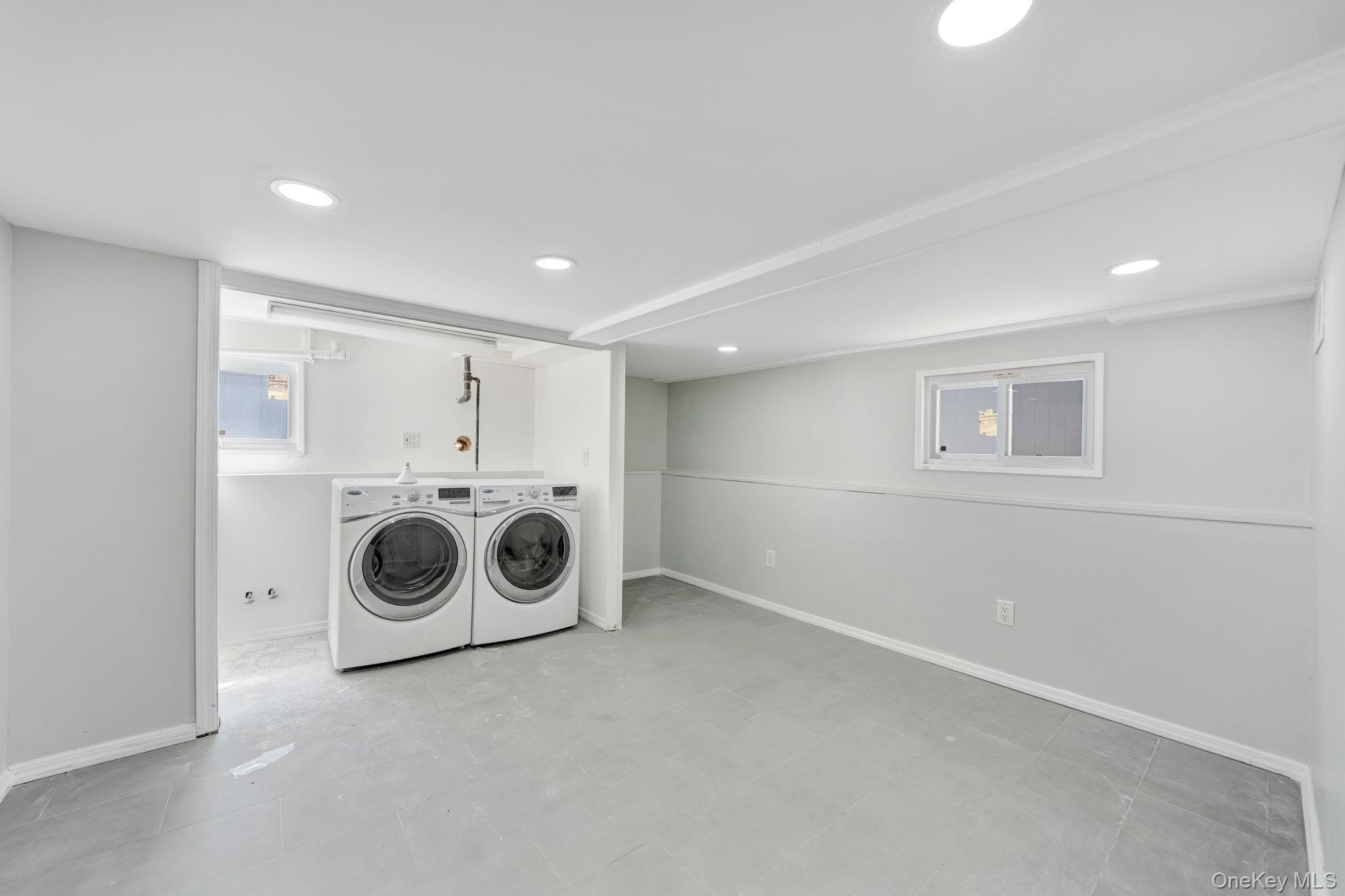 Single Family Susan Nassau County, NY 11710, MLS-888236-22