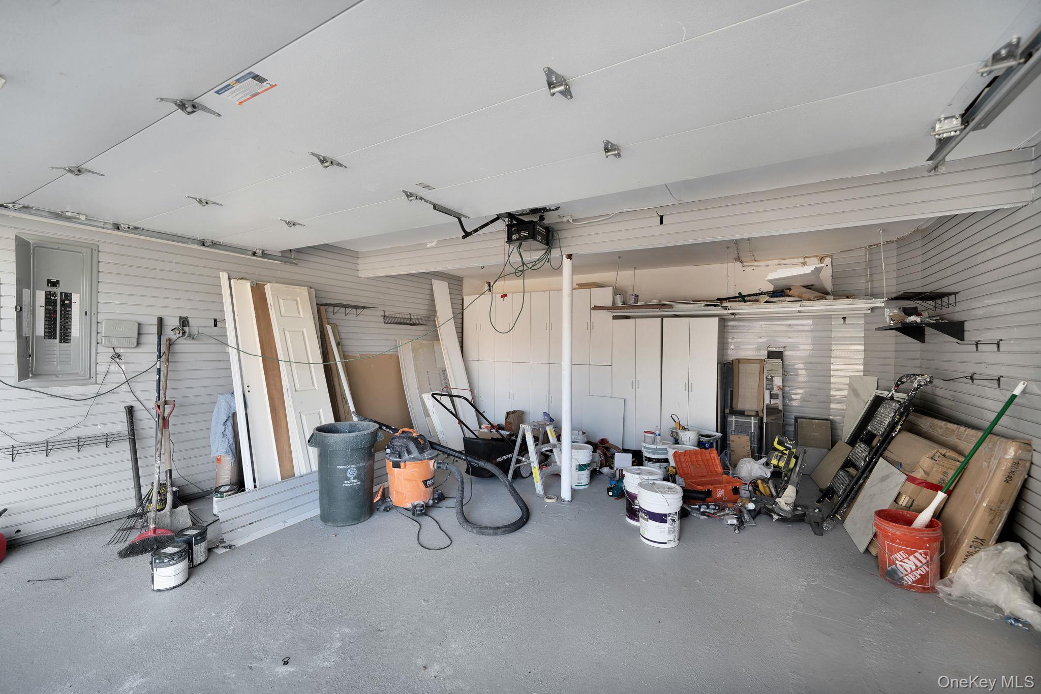 Single Family Susan Nassau County, NY 11710, MLS-888236-23