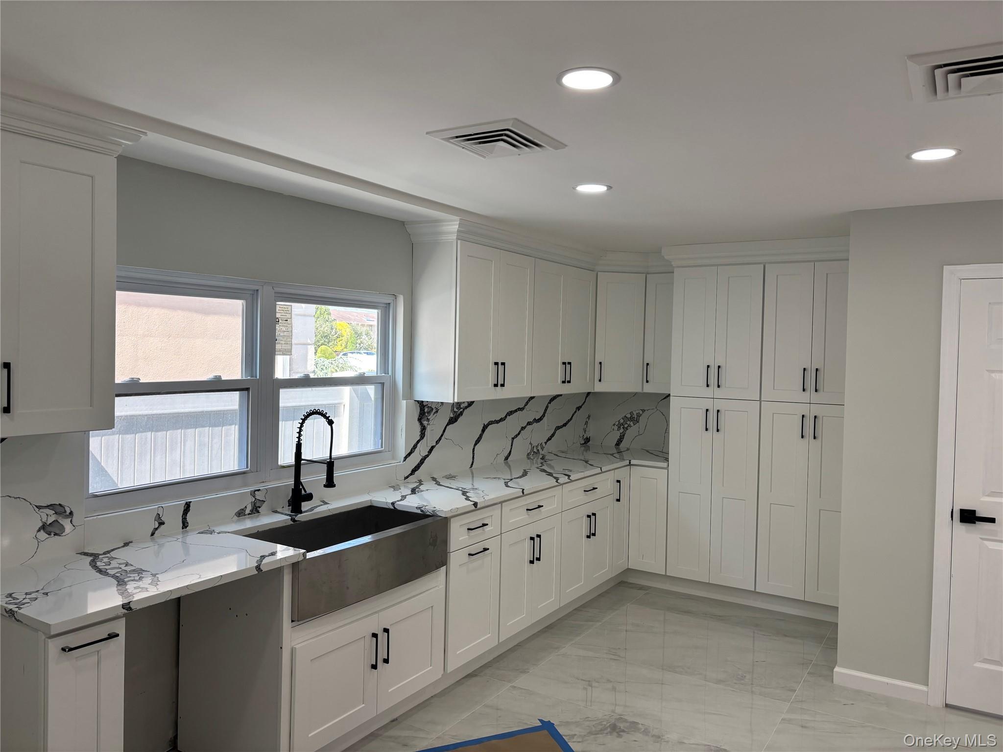 Single Family Susan Nassau County, NY 11710, MLS-888236-29