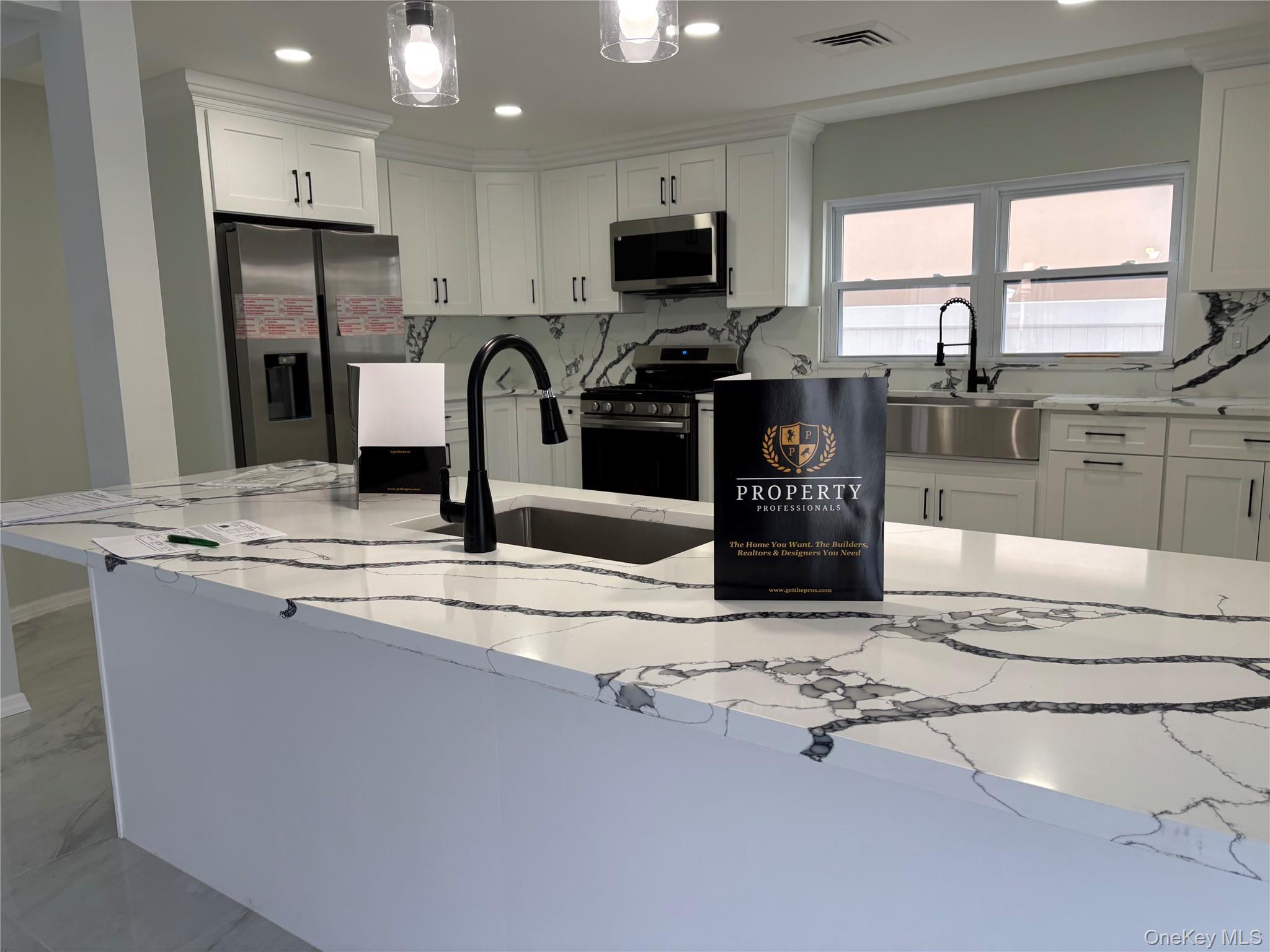 Single Family Susan Nassau County, NY 11710, MLS-888236-32