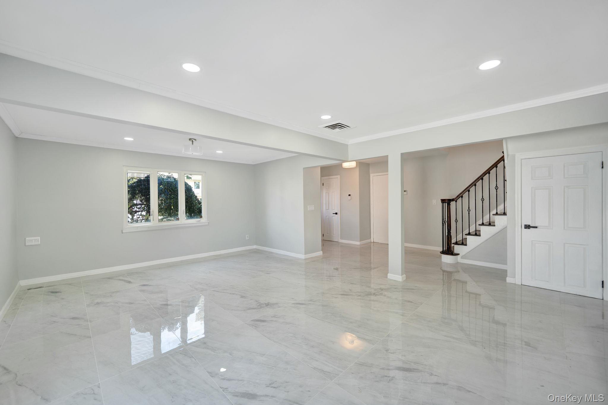 Single Family Susan Nassau County, NY 11710, MLS-888236-4