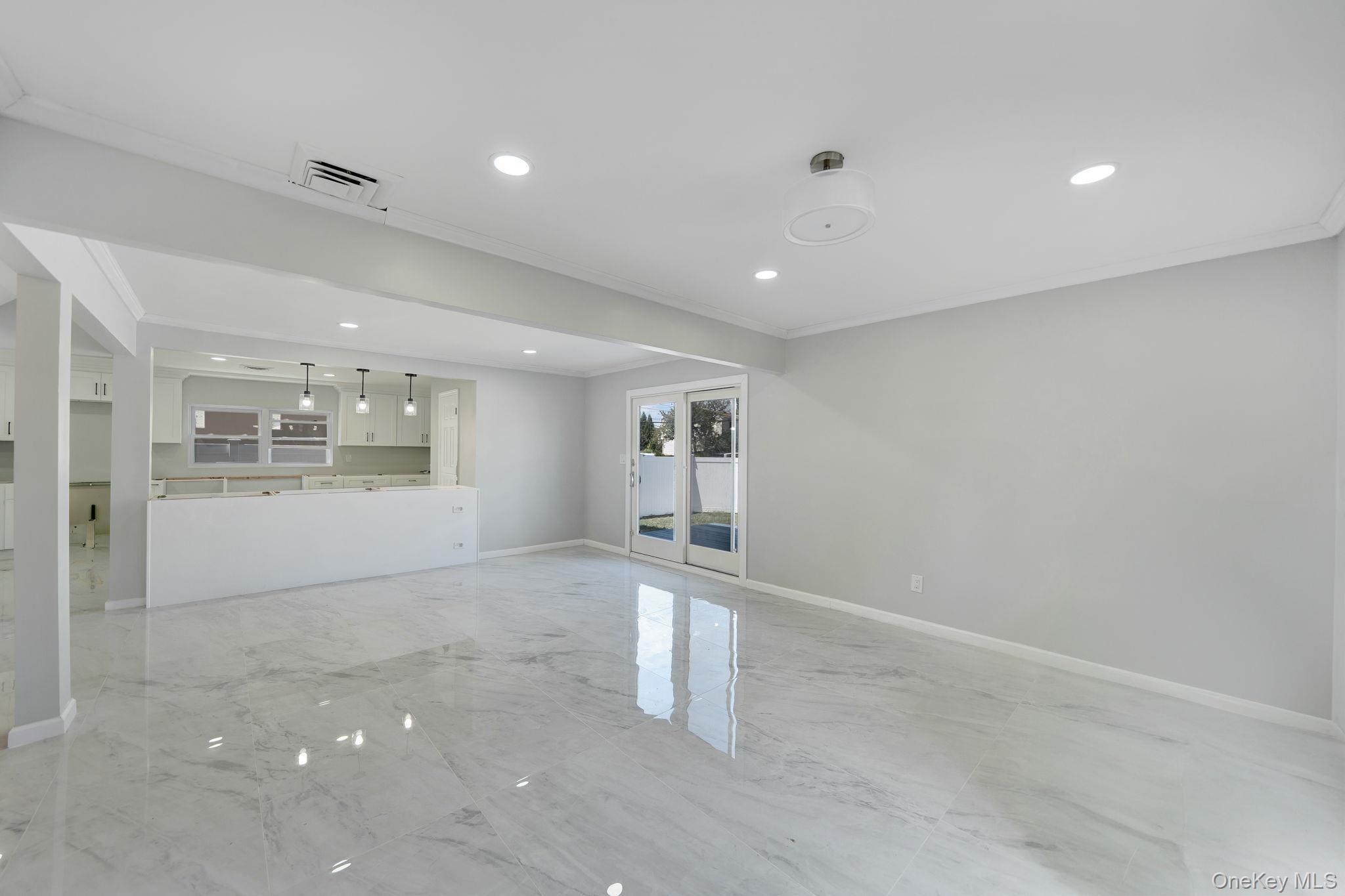 Single Family Susan Nassau County, NY 11710, MLS-888236-6