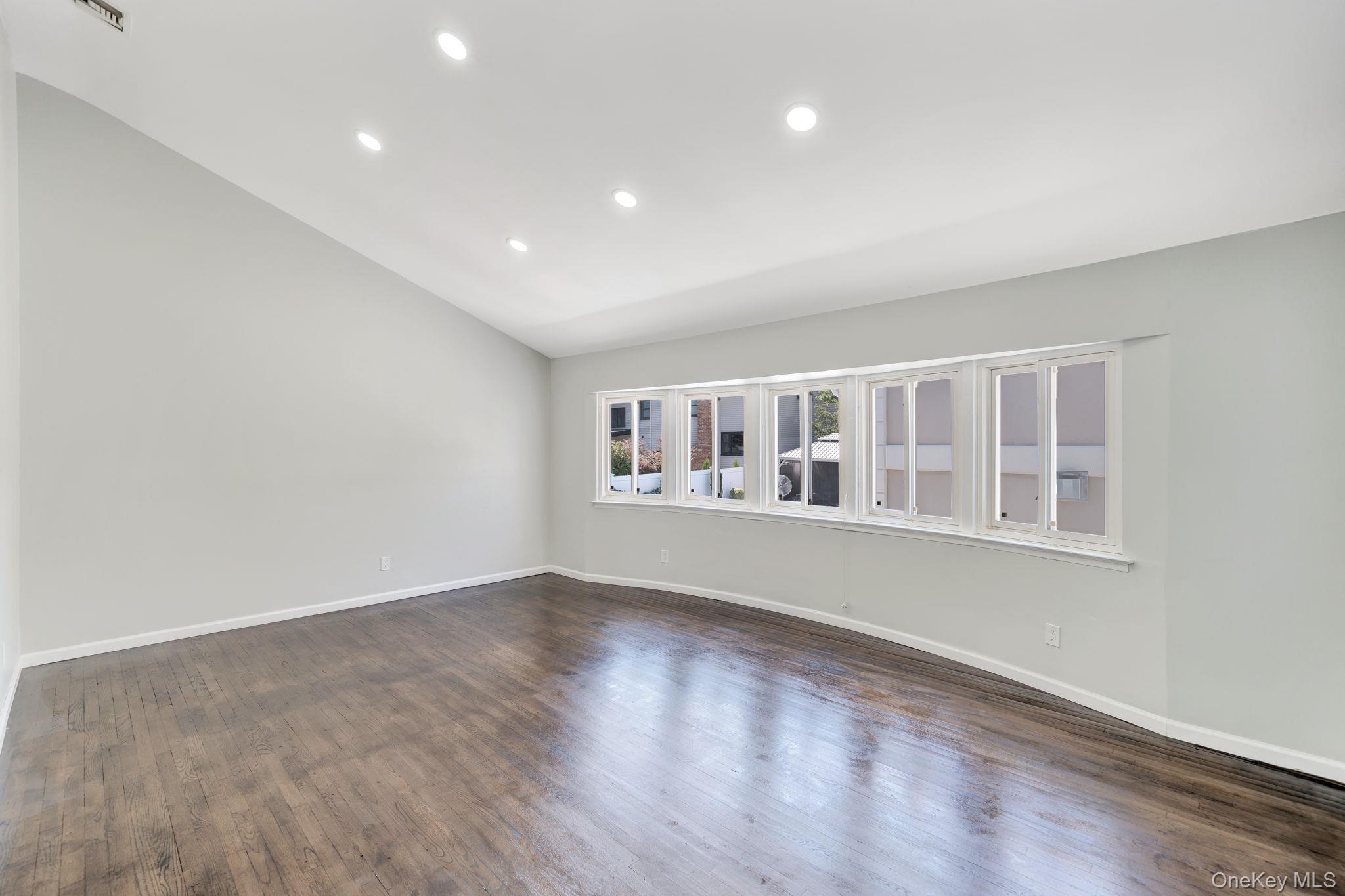 Single Family Susan Nassau County, NY 11710, MLS-888236-9