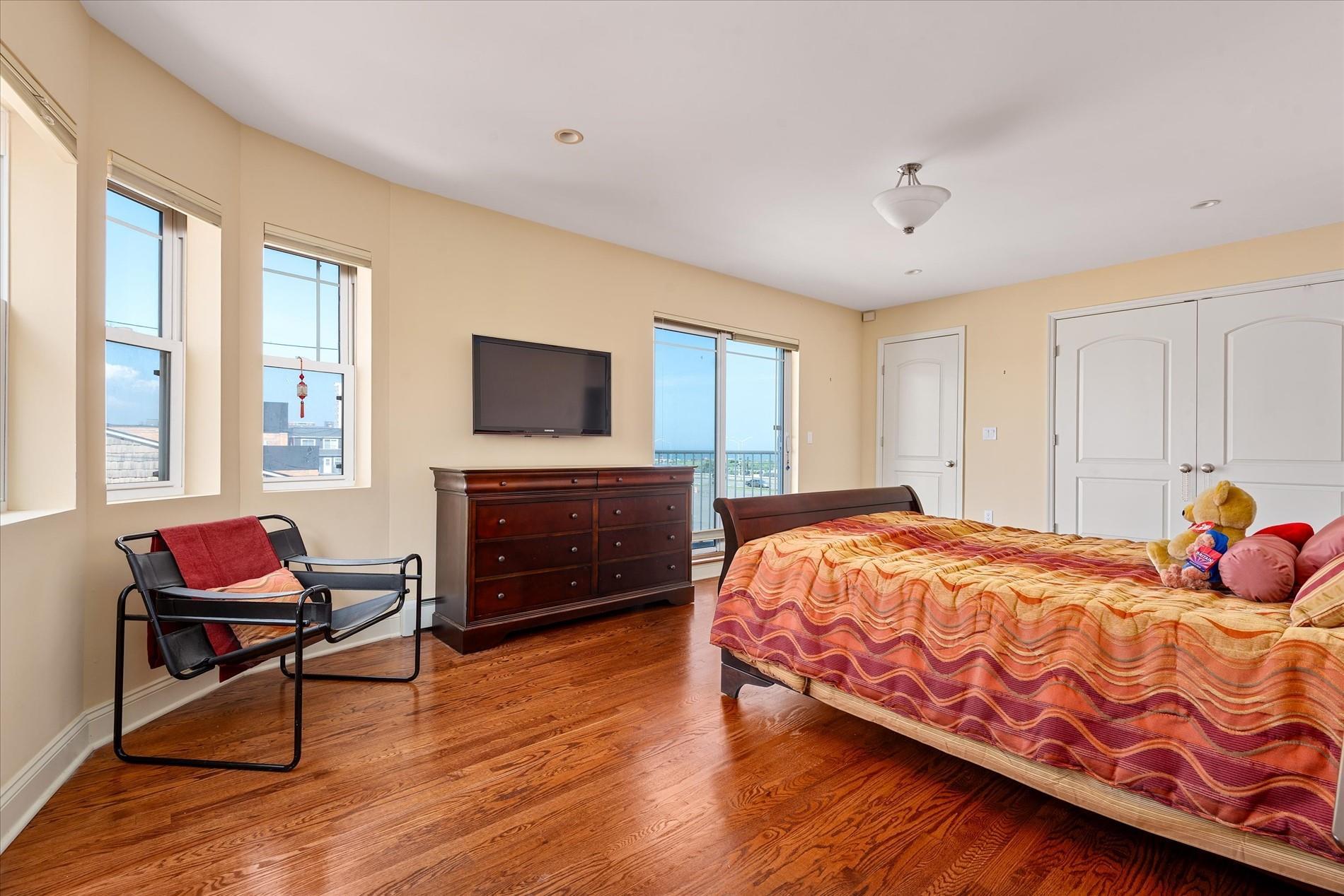 Condo Beach 100th  Queens, NY 11694, MLS-888313-16