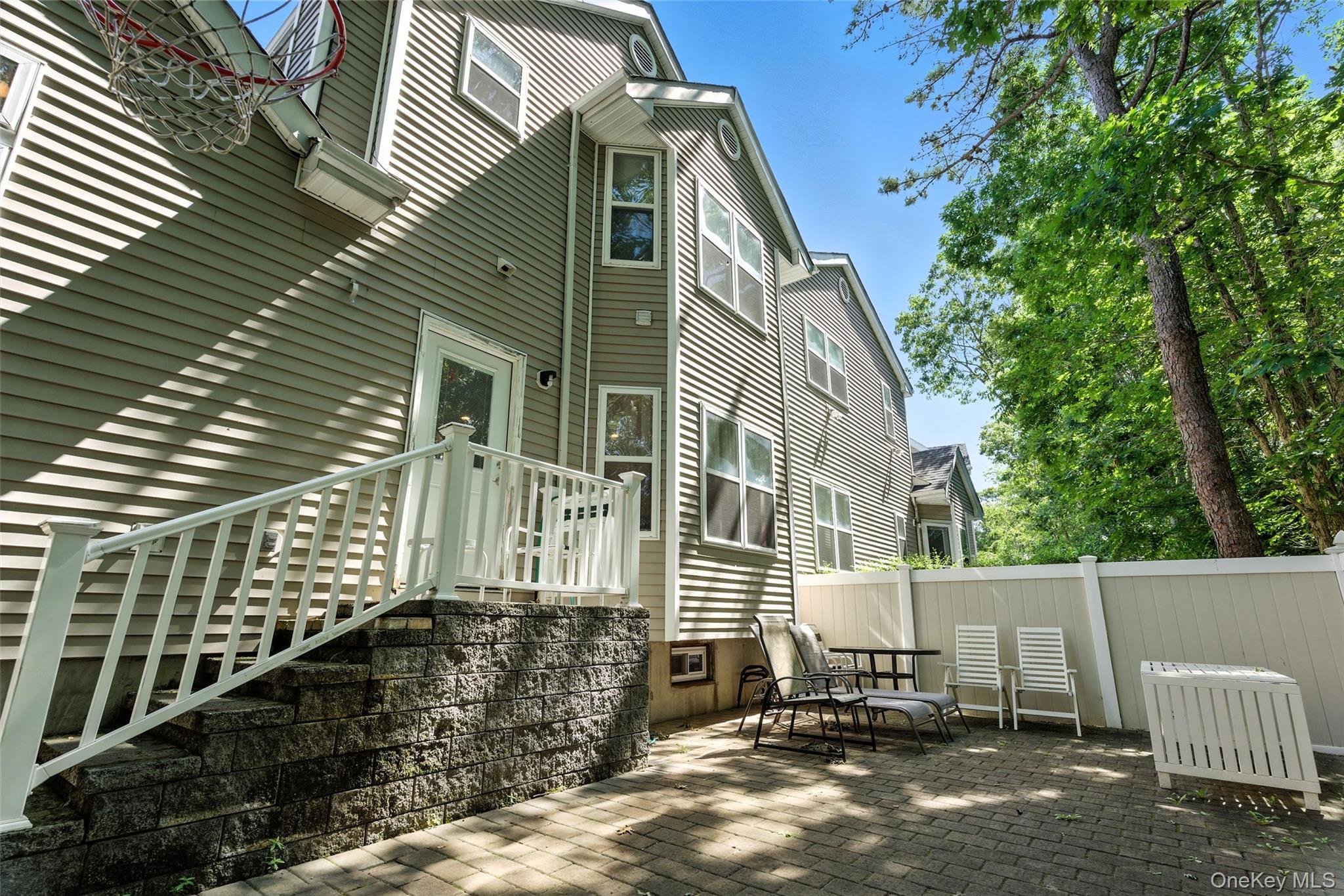 Condo Sunflower Ridge Suffolk County, NY 11720, MLS-888334-16