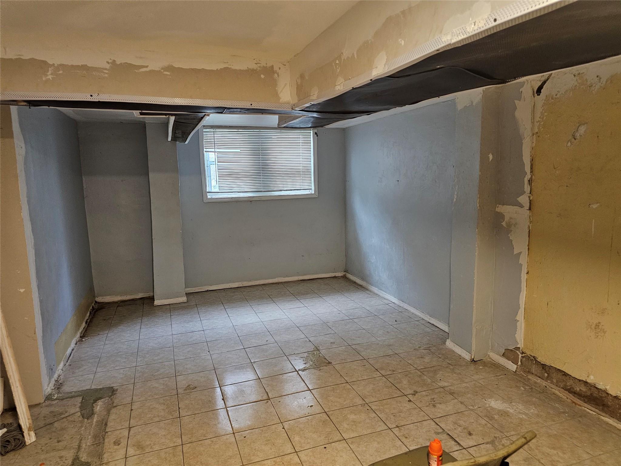 Single Family Murdock  Queens, NY 11429, MLS-888360-5