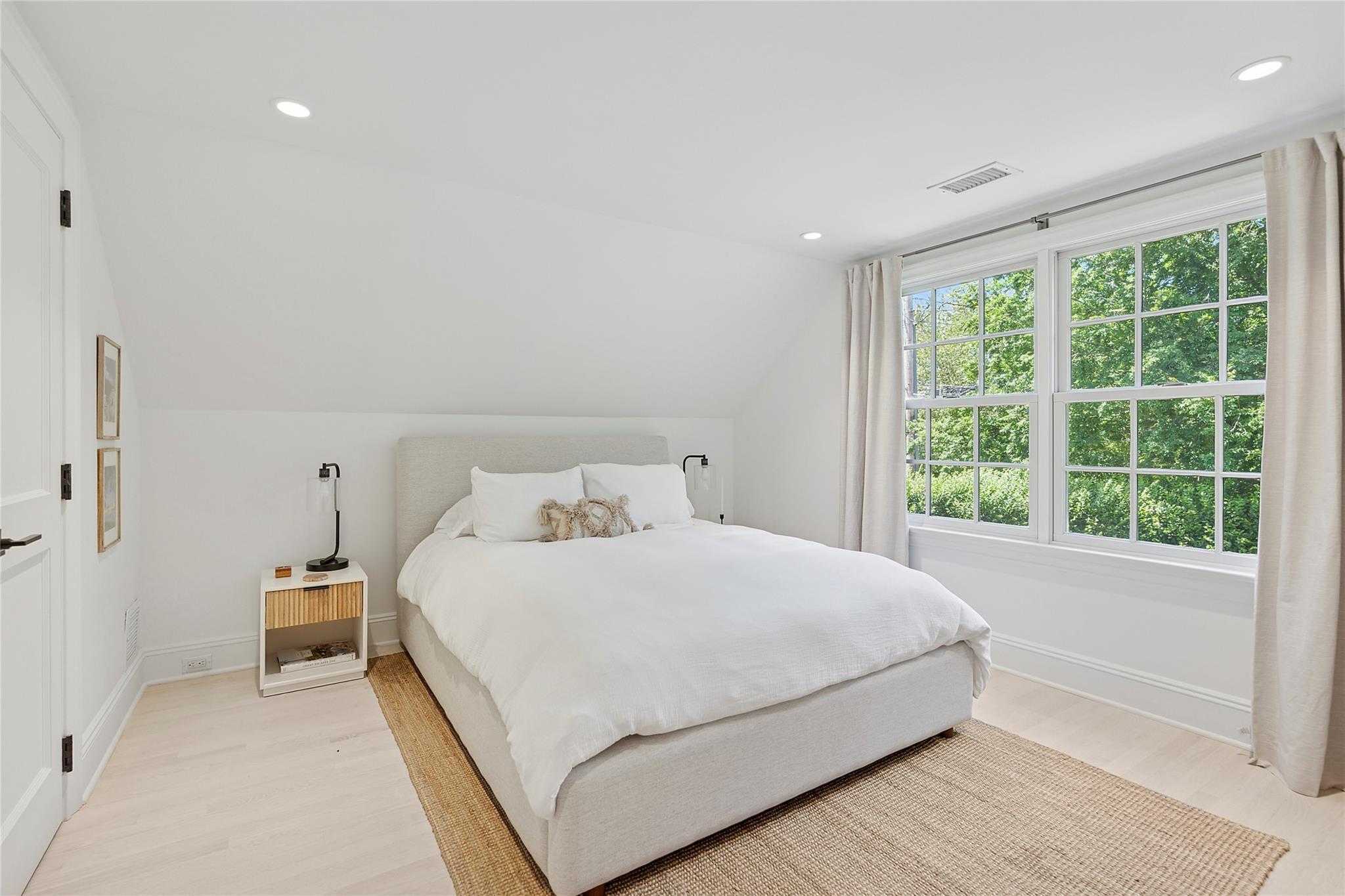 Single Family Armande Suffolk County, NY 11968, MLS-888415-21