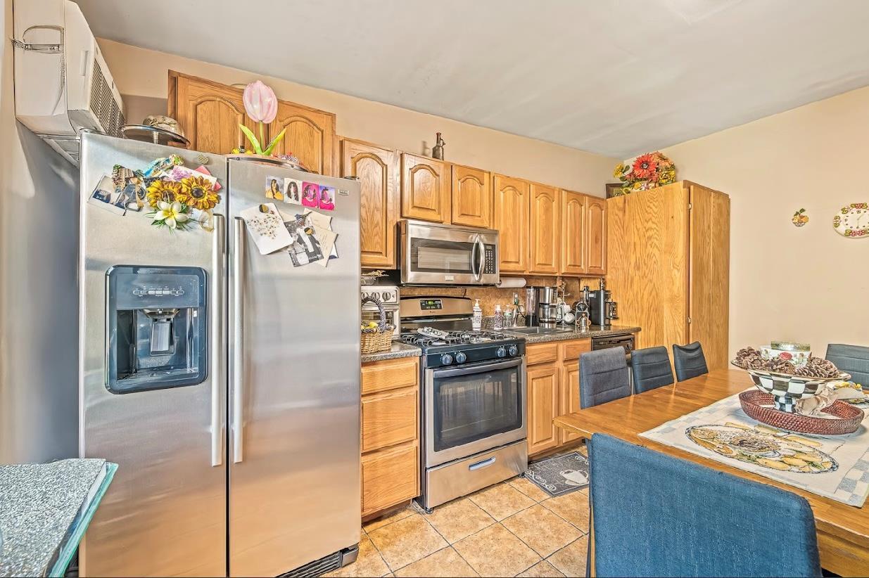 Single Family 73rd  Queens, NY 11370, MLS-888422-10