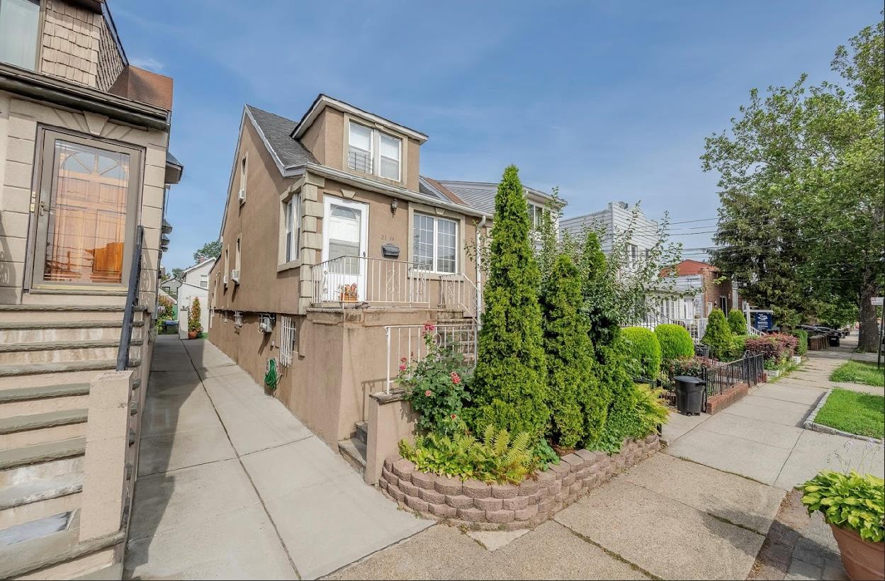 Single Family 73rd  Queens, NY 11370, MLS-888422-3