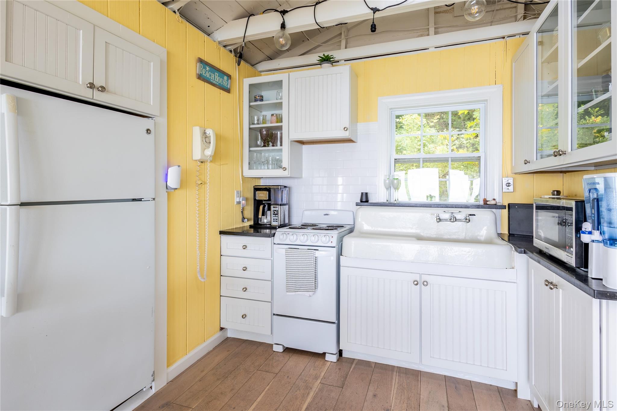 Single Family Hillcrest  Suffolk County, NY 11933, MLS-888442-15