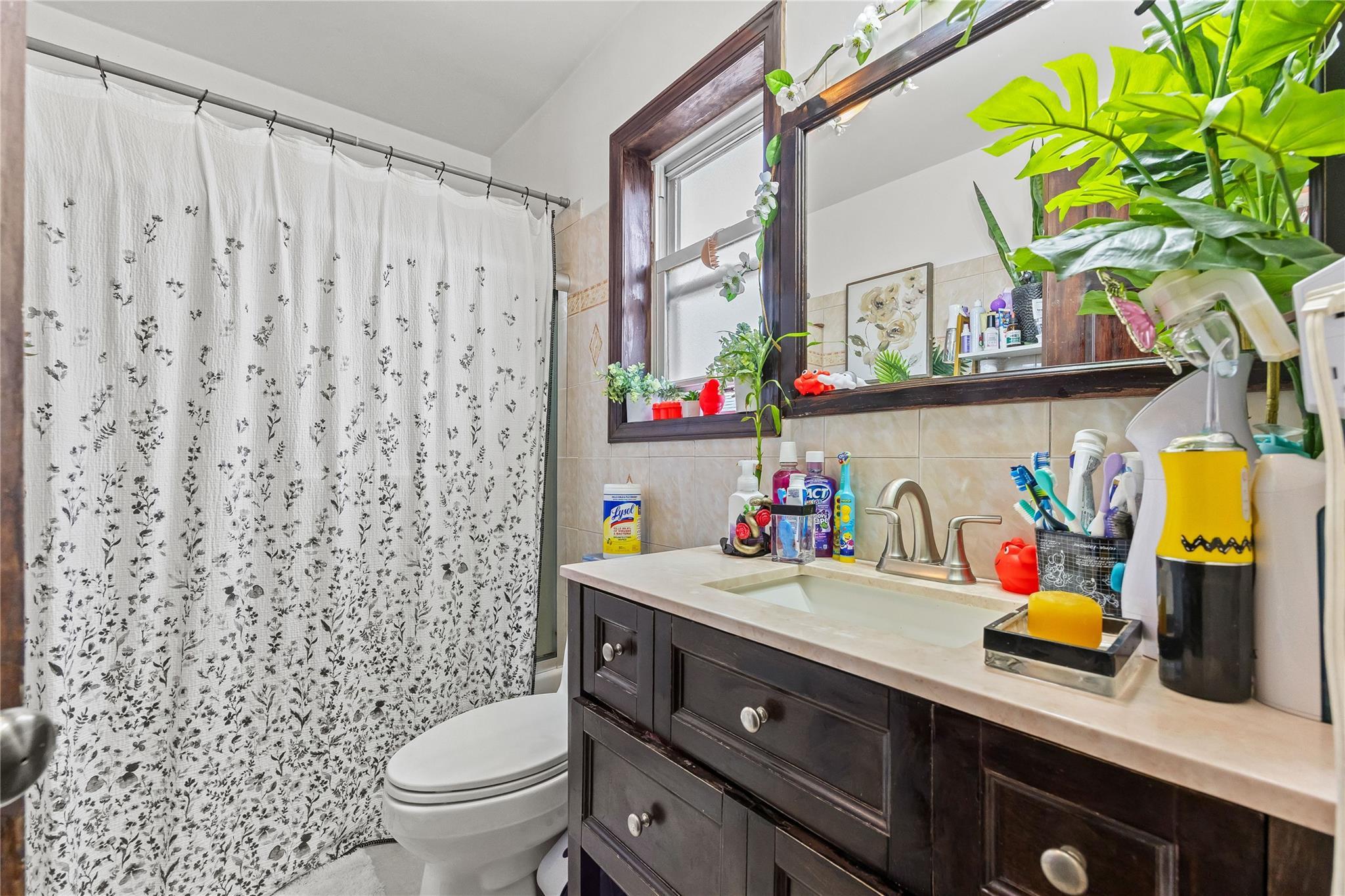 Single Family Hering  Bronx, NY 10469, MLS-888530-5