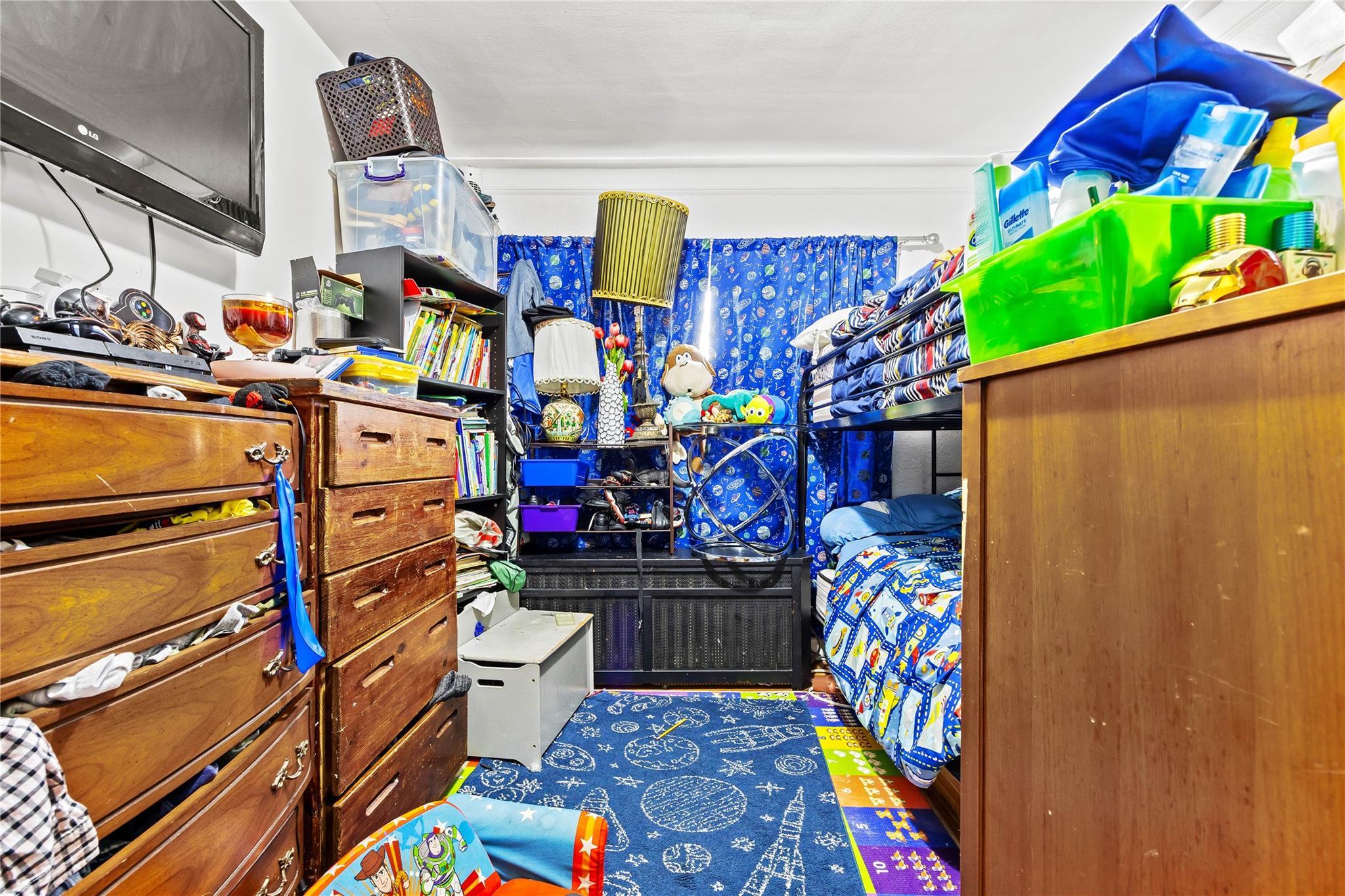 Single Family Hering  Bronx, NY 10469, MLS-888530-8