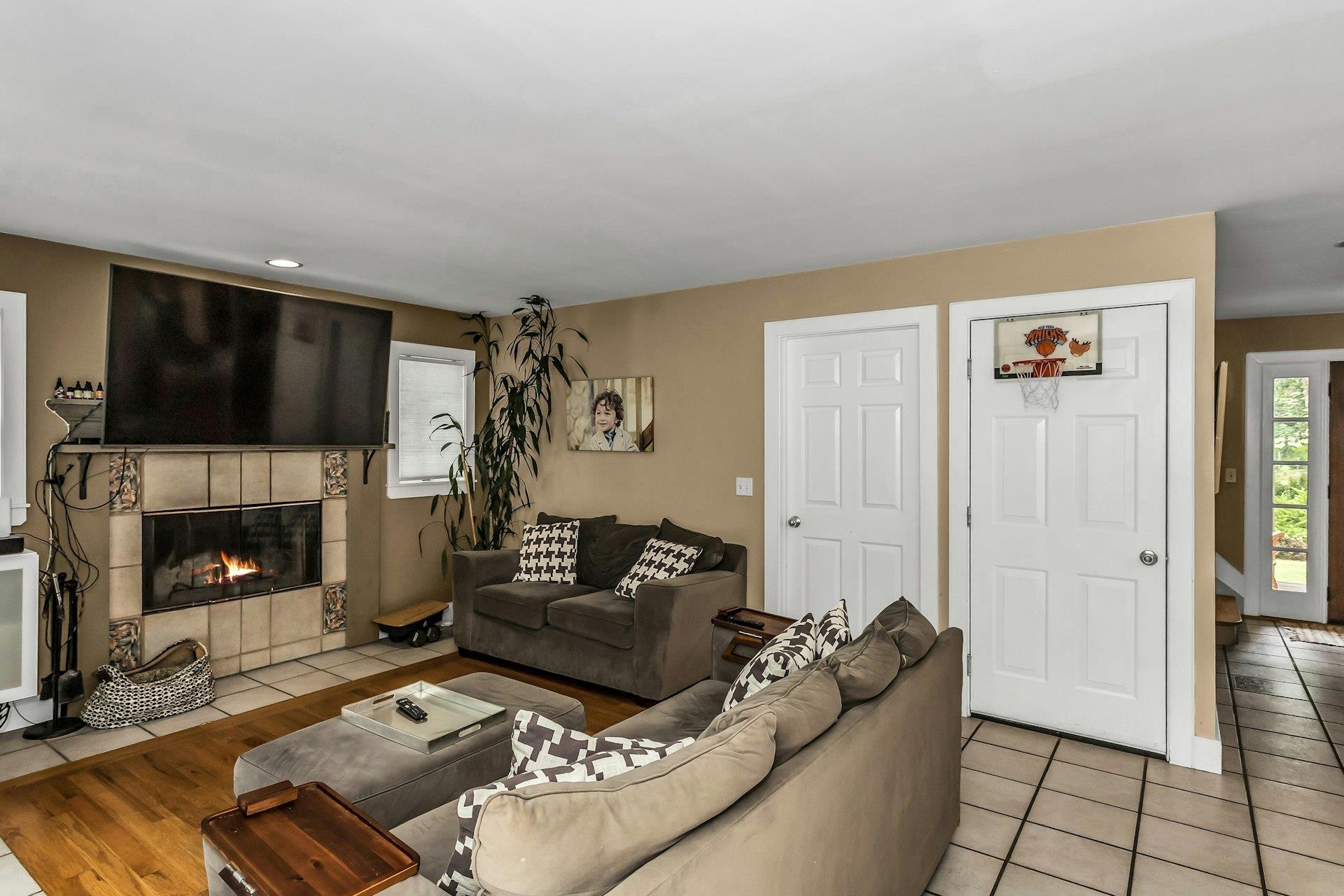 Single Family Squiretown Suffolk County, NY 11946, MLS-888540-15