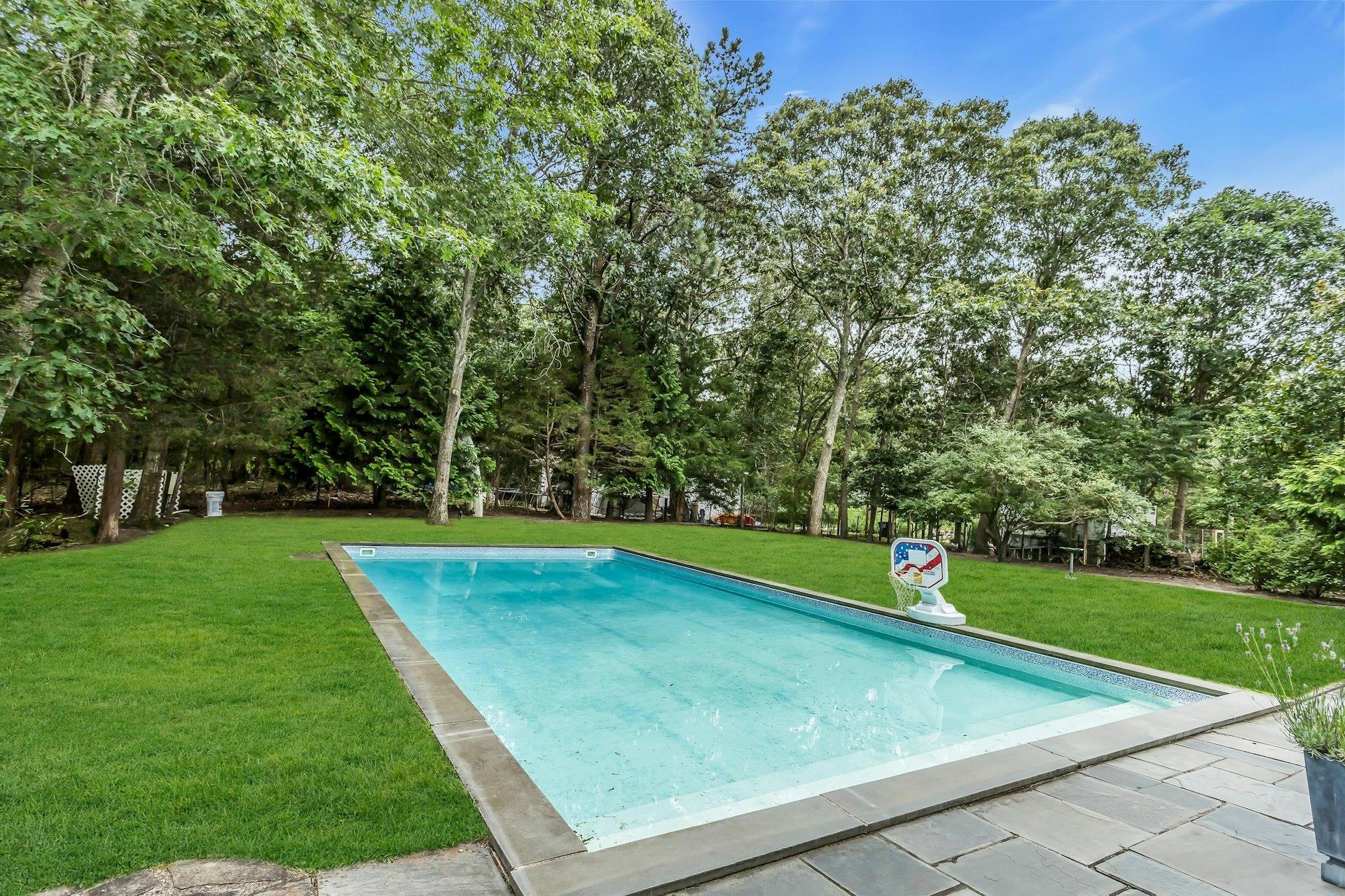 Single Family Squiretown Suffolk County, NY 11946, MLS-888540-35