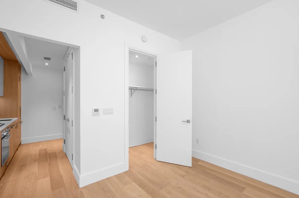 Condo Jackson  Queens, NY 11101, MLS-888565-7