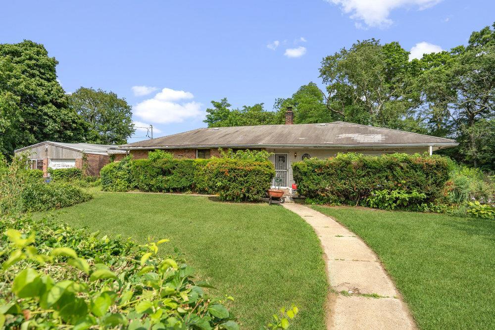 Single Family Baiting Place  Suffolk County, NY 11735, MLS-888638-2