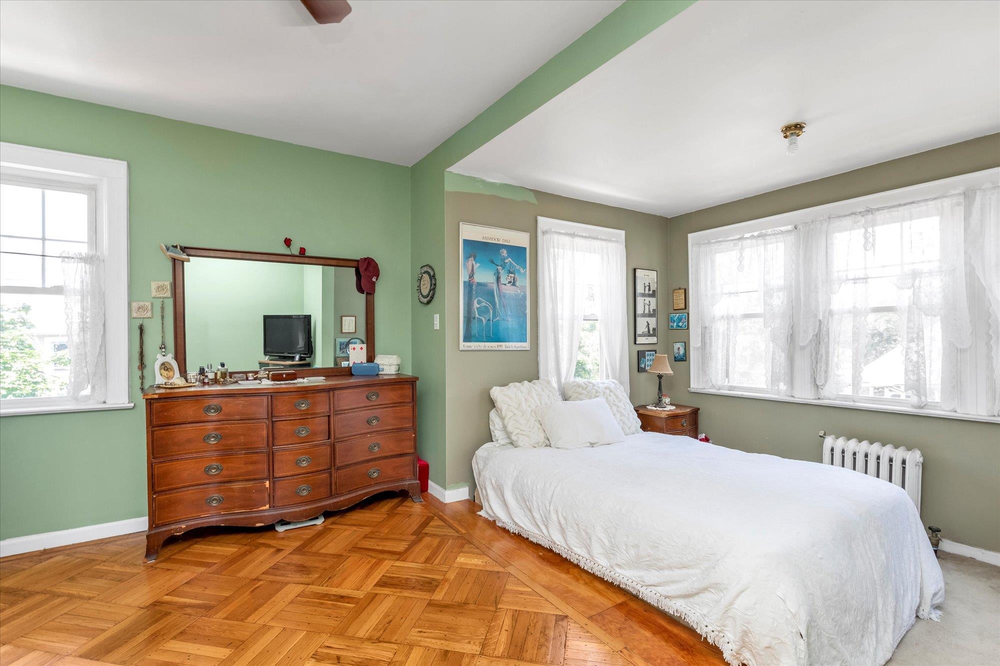 Single Family 213th  Queens, NY 11360, MLS-888641-12