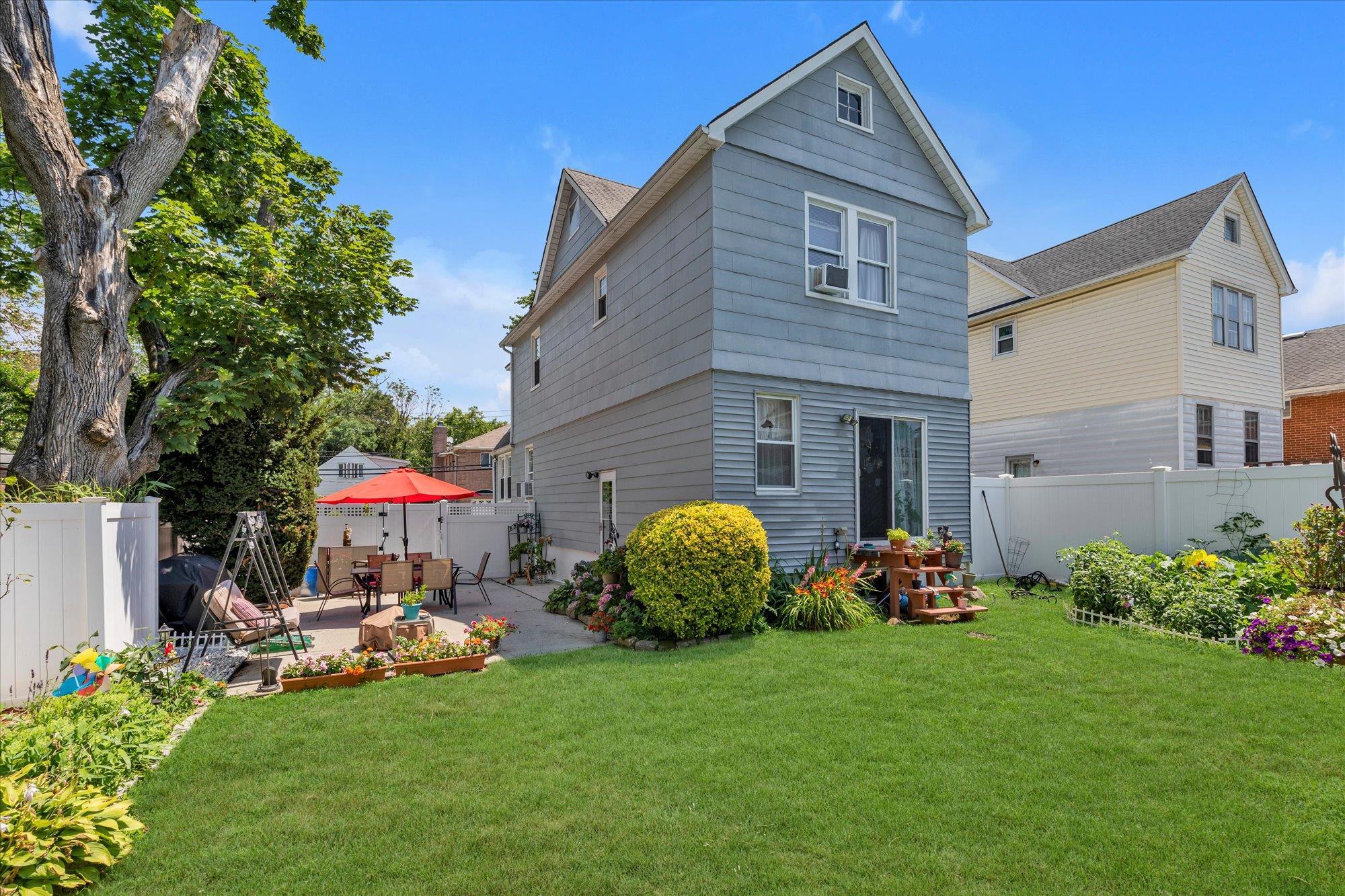 Single Family 213th  Queens, NY 11360, MLS-888641-15