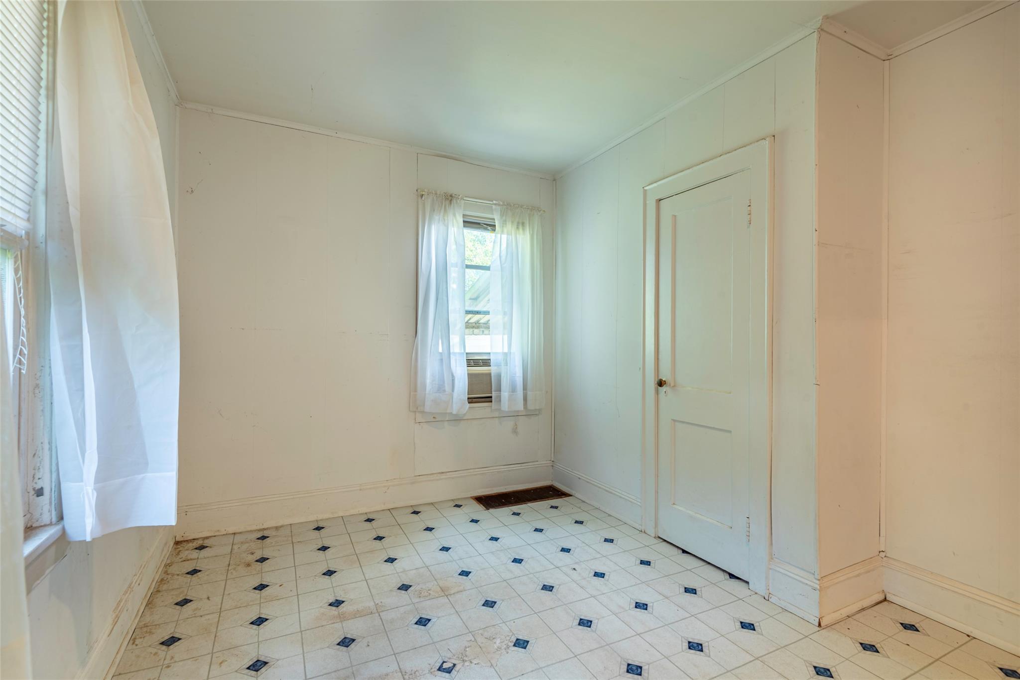 Single Family Florence  Nassau County, NY 11510, MLS-888794-23
