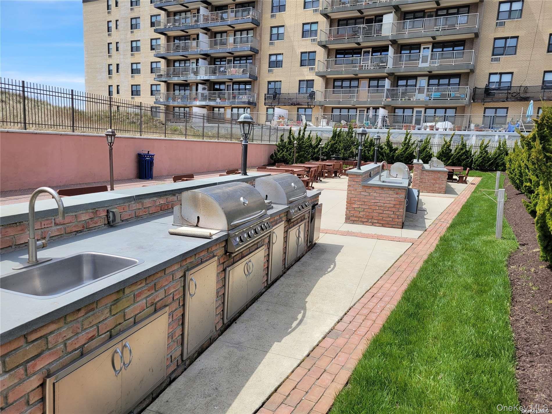 Condo Richmond  Nassau County, NY 11561, MLS-888805-14