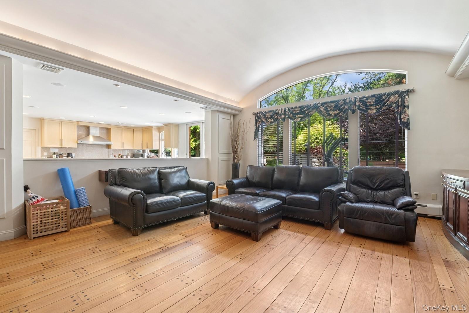 Single Family Ivy Hill Nassau County, NY 11598, MLS-888869-15